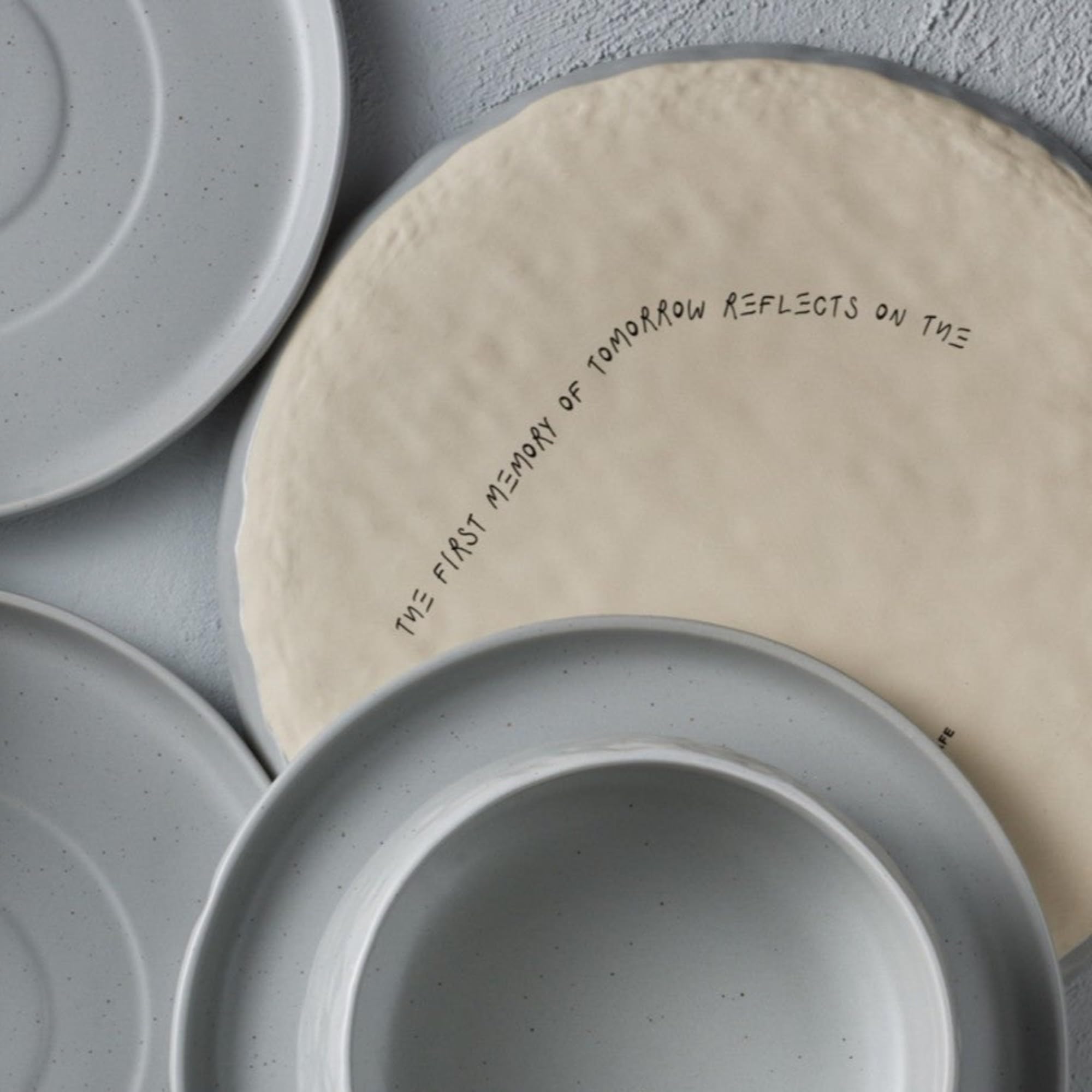 Mercer Project SHOSAI 16-Piece Stoneware Dinnerware Set - Modern Grey Speckled Plates & Bowls for 4 | Durable Stoneware Dishware for Everyday Dining, Dinner Parties & Restaurant Use