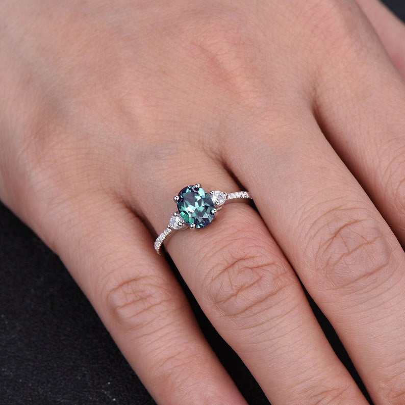 Three Stone Color Changing Lab-Created Oval Alexandrite Engagement Ring for Women – Perfect for Proposals, Weddings & Anniversary Gifts