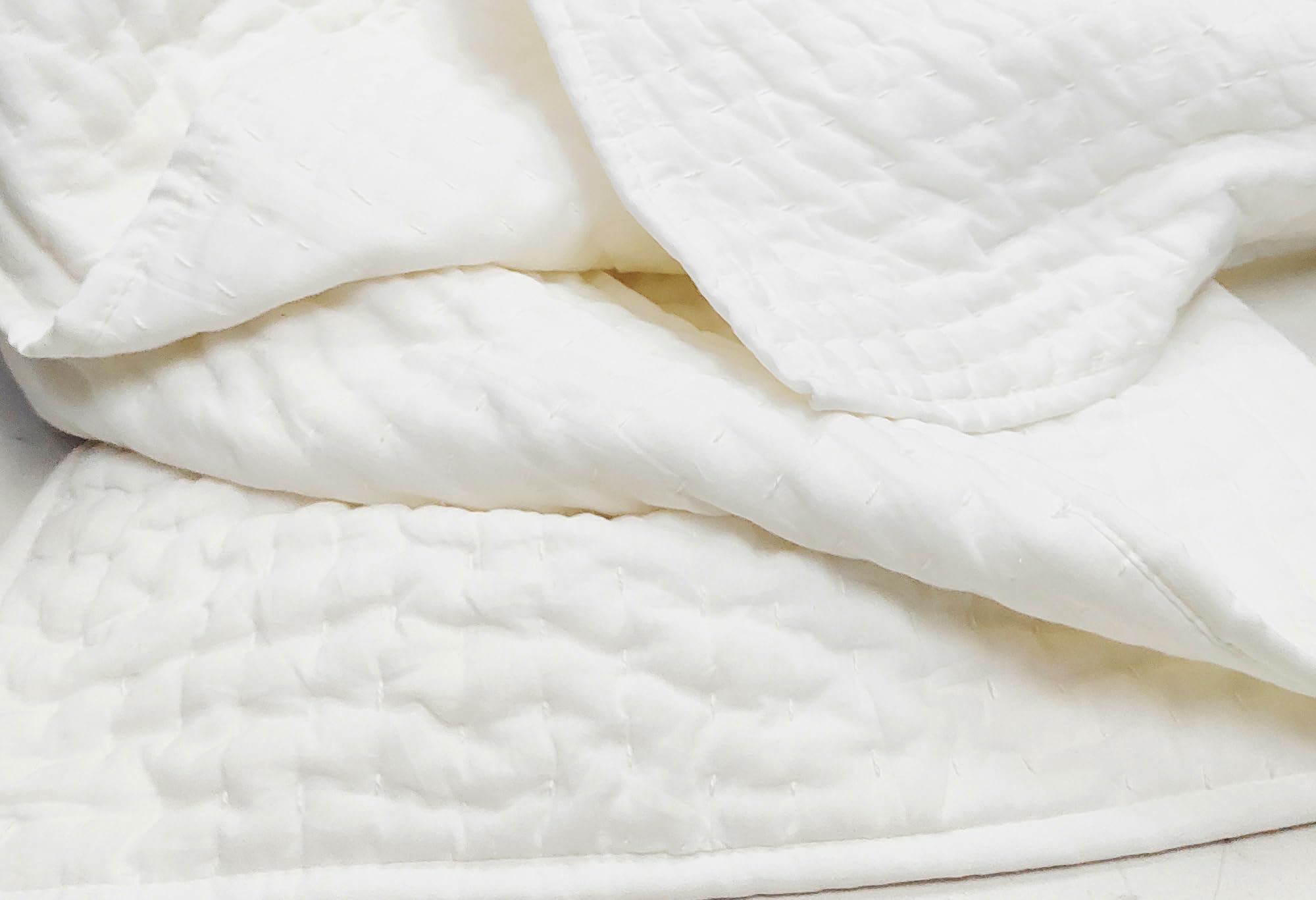 Premium Ultra Soft White Kantha Quilt - 100% Cotton Filling Lightweight Bedspread for King & Queen Size Beds (90x108 Inches) - Perfect for Home Decor, Guest Rooms & Cozy Winter Nights - PQ066