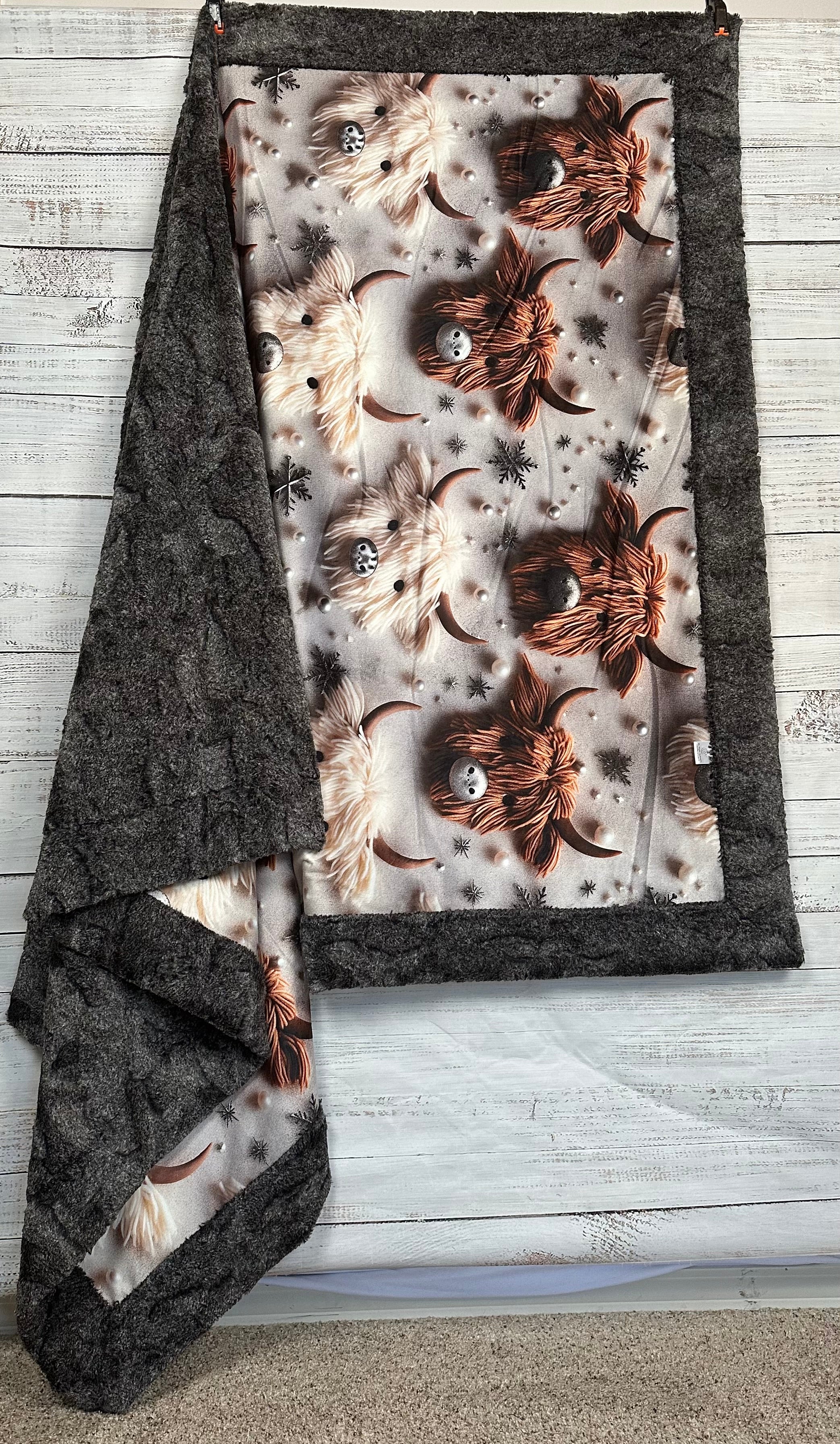 Highland Cow Christmas Blanket - Soft 55x79 Inch Minky Plush Throw for Holiday Decor, Cozy Gift & Winter Warmth