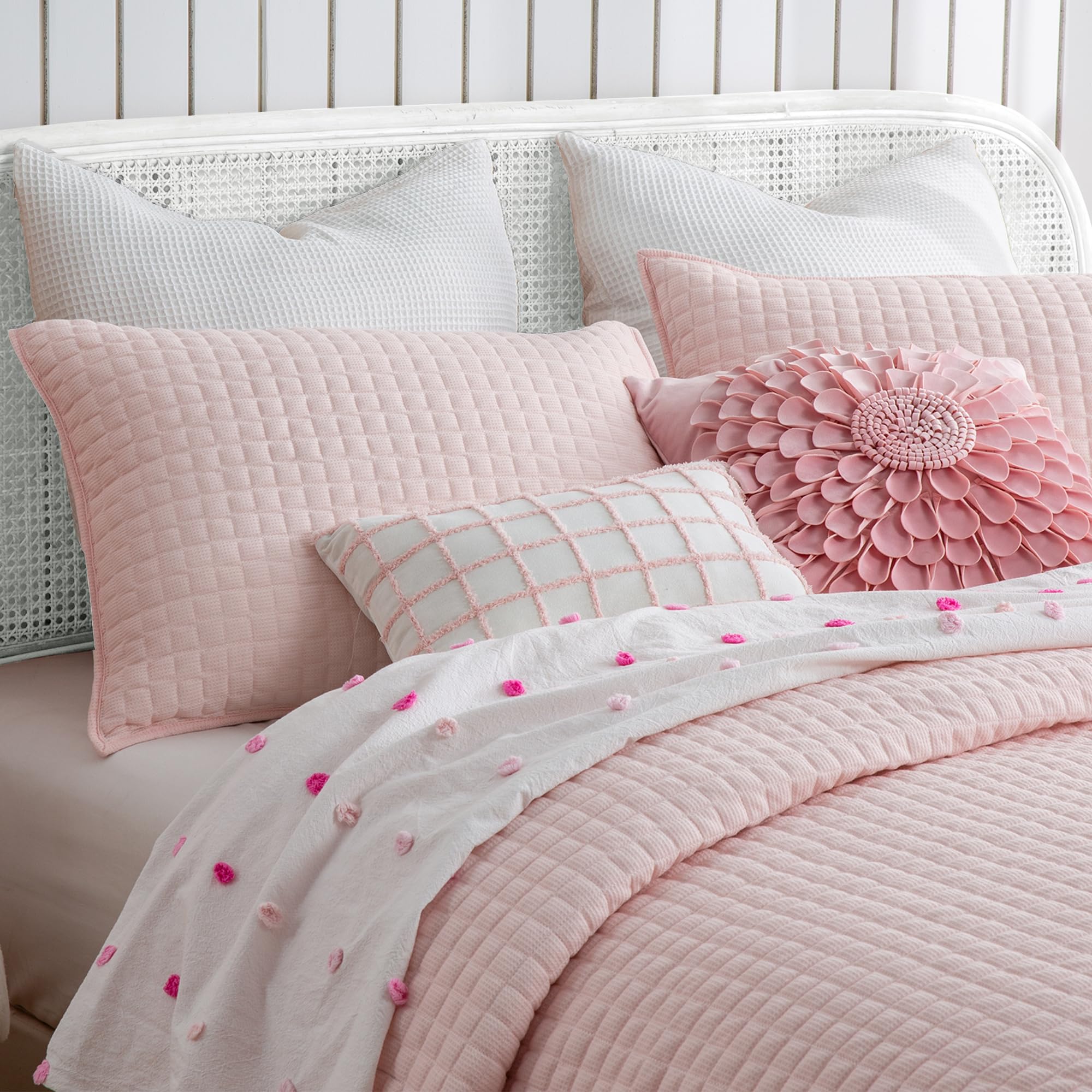 SHALALA Light Pink Waffle Quilt Bedding Set Queen Size - Soft & Breathable All-Season Comforter with 2 Pillow Shams | Cozy Bedspread for Girls' Room, Guest Bedroom & Dorm Decor