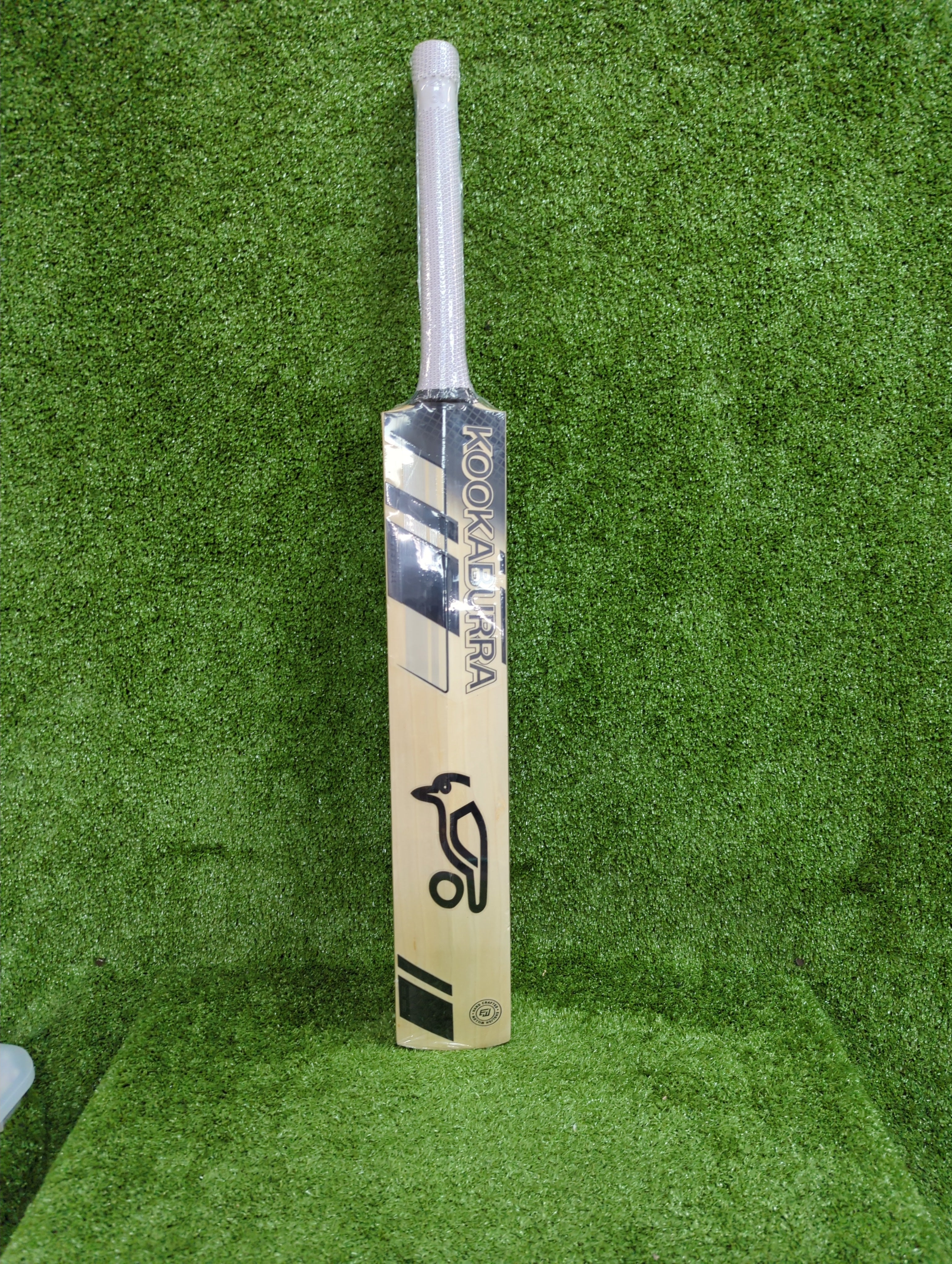 Kookaburra Stealth 2.1 Limited Edition English Willow Cricket Bat - Premium Cricket Equipment for Professional Players & Enthusiasts - Perfect for Matches, Training & Club Play