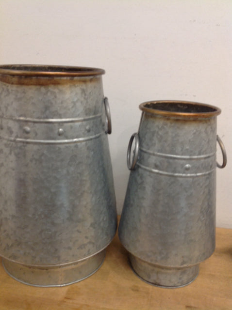 Stylish Silver Metal Planters Set of 2 - Modern Indoor/Outdoor Flower Pots for Home Decor, Office & Garden Planting