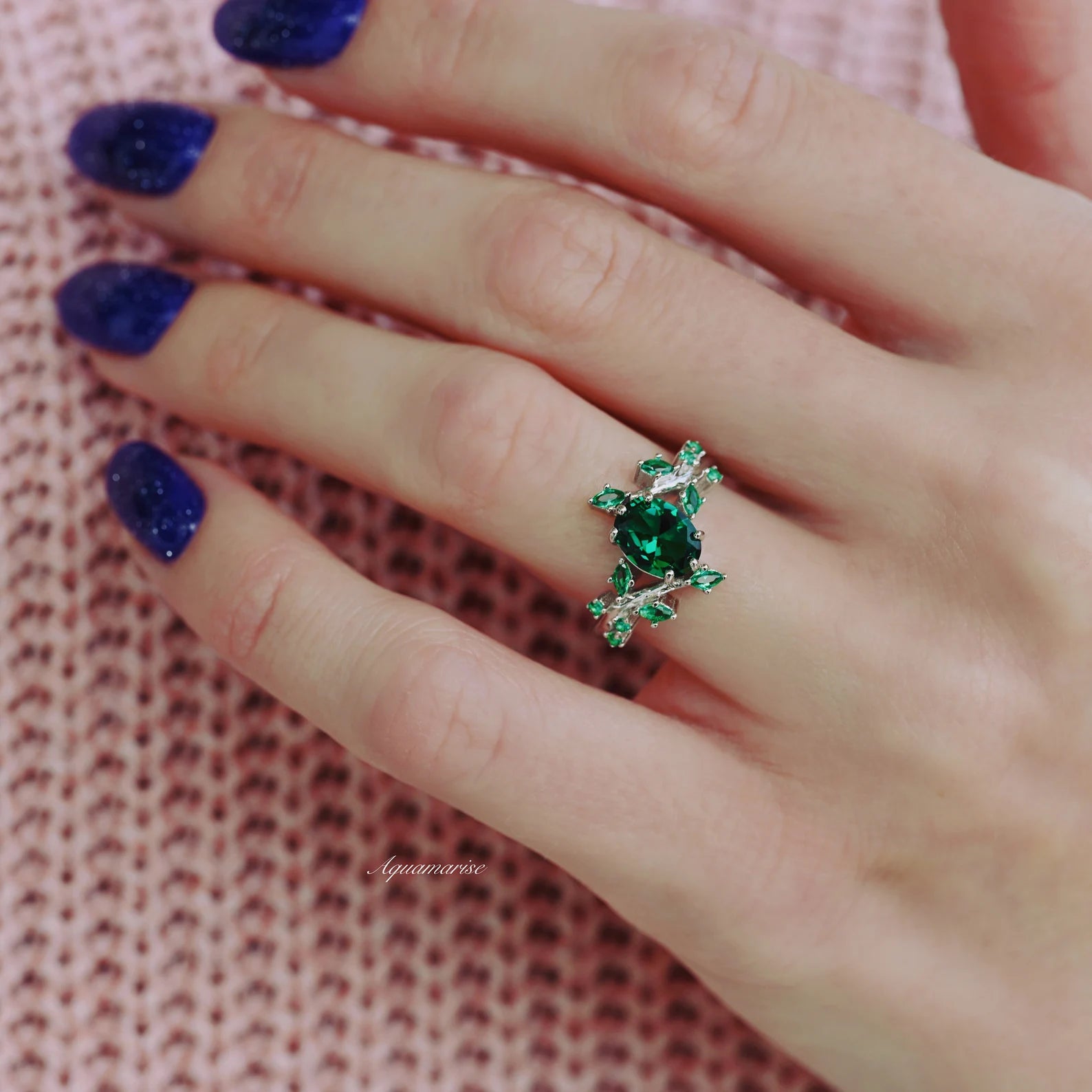 Emerald Leaf Couples Ring - Elegant Matching Wedding Bands for Him & Her - Perfect for Anniversaries, Engagements and Romantic Gifts