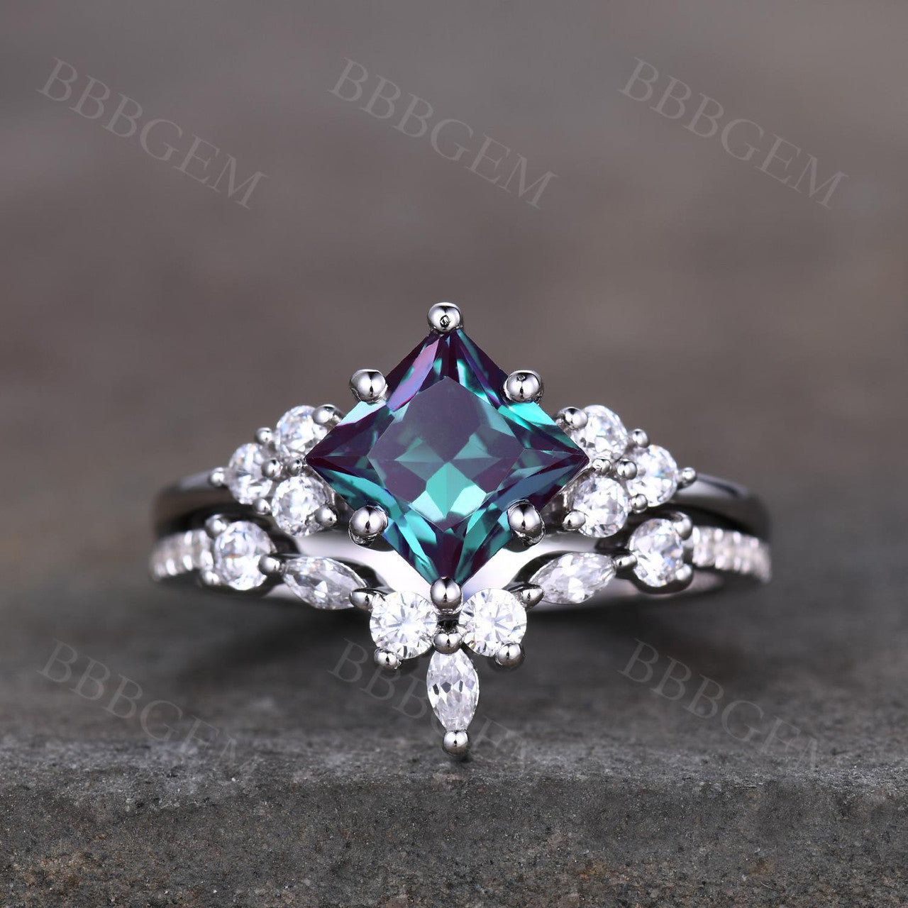 Vintage 6mm Princess Cut Alexandrite Engagement Ring with Curved Moissanite Matching Wedding Band - Perfect for Proposals, Anniversaries & Bridal Jewelry Sets