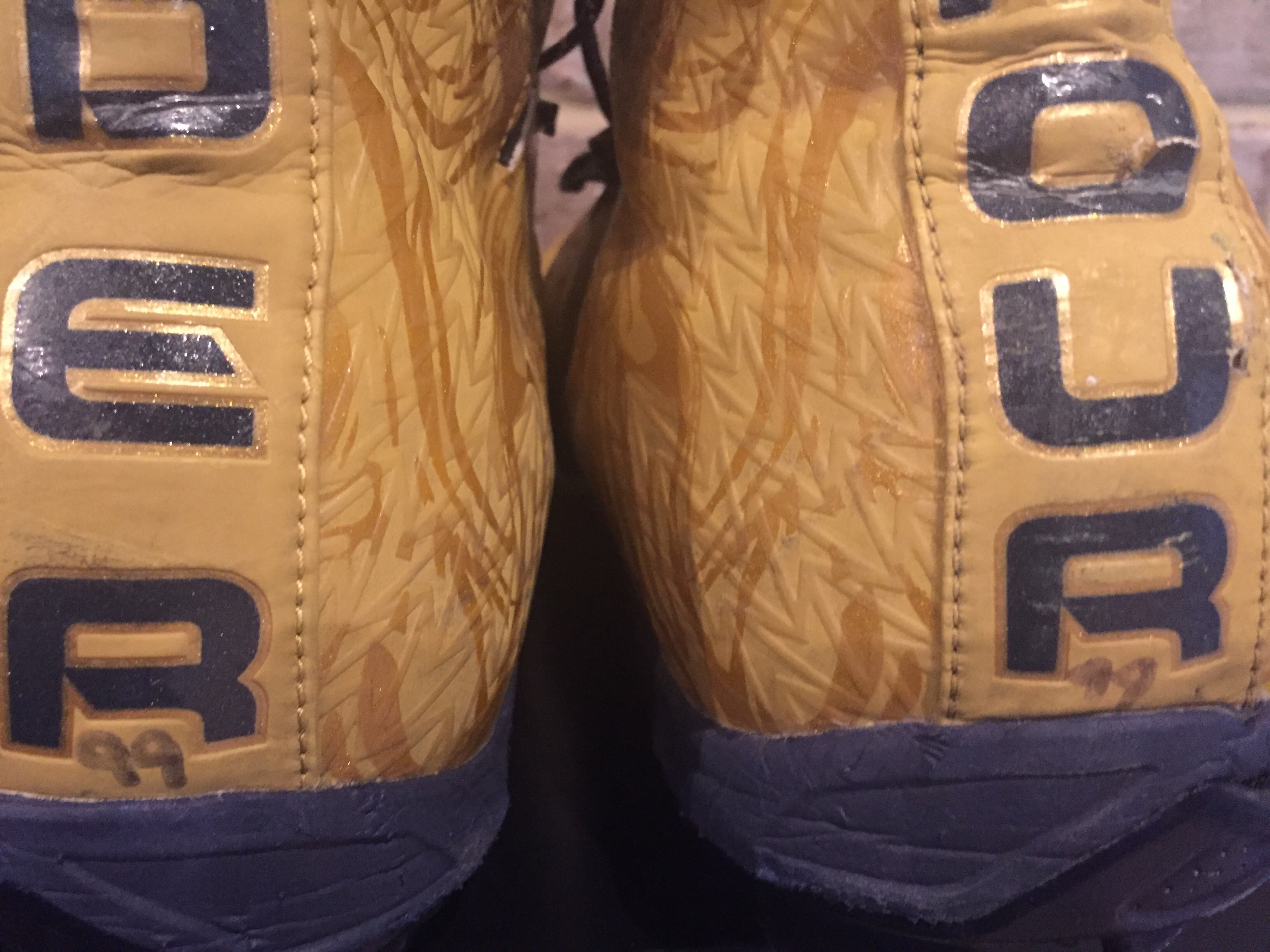 Authentic Jerry Tillery 2017 Notre Dame Game Used Under Armour Cleats #99 - Perfect for Football Collectors, Sports Memorabilia & Fan Display