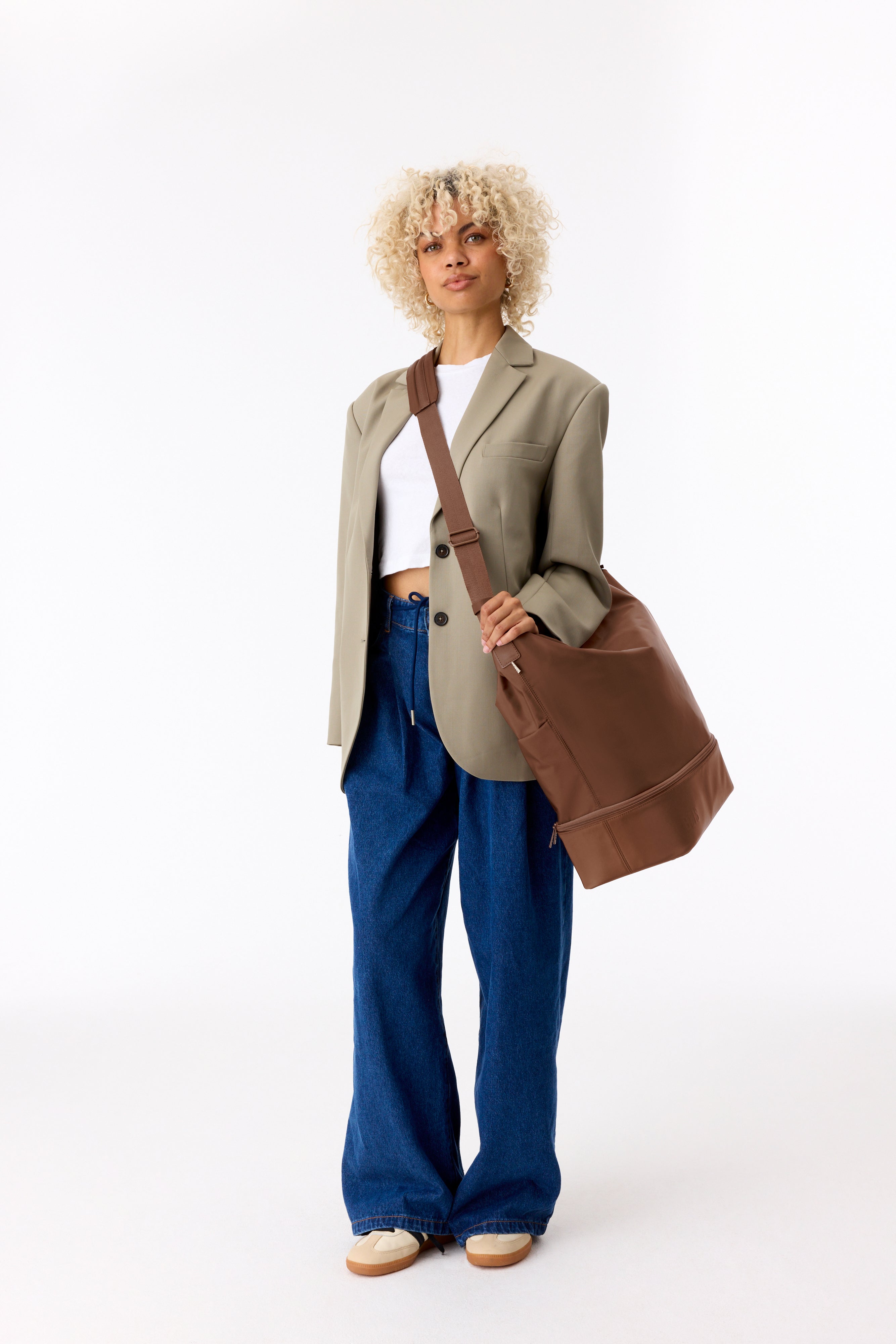 Premium Maple Wood Crescent Weekender Bag - Stylish & Durable Travel Duffel for Weekend Getaways, Gym, or Business Trips