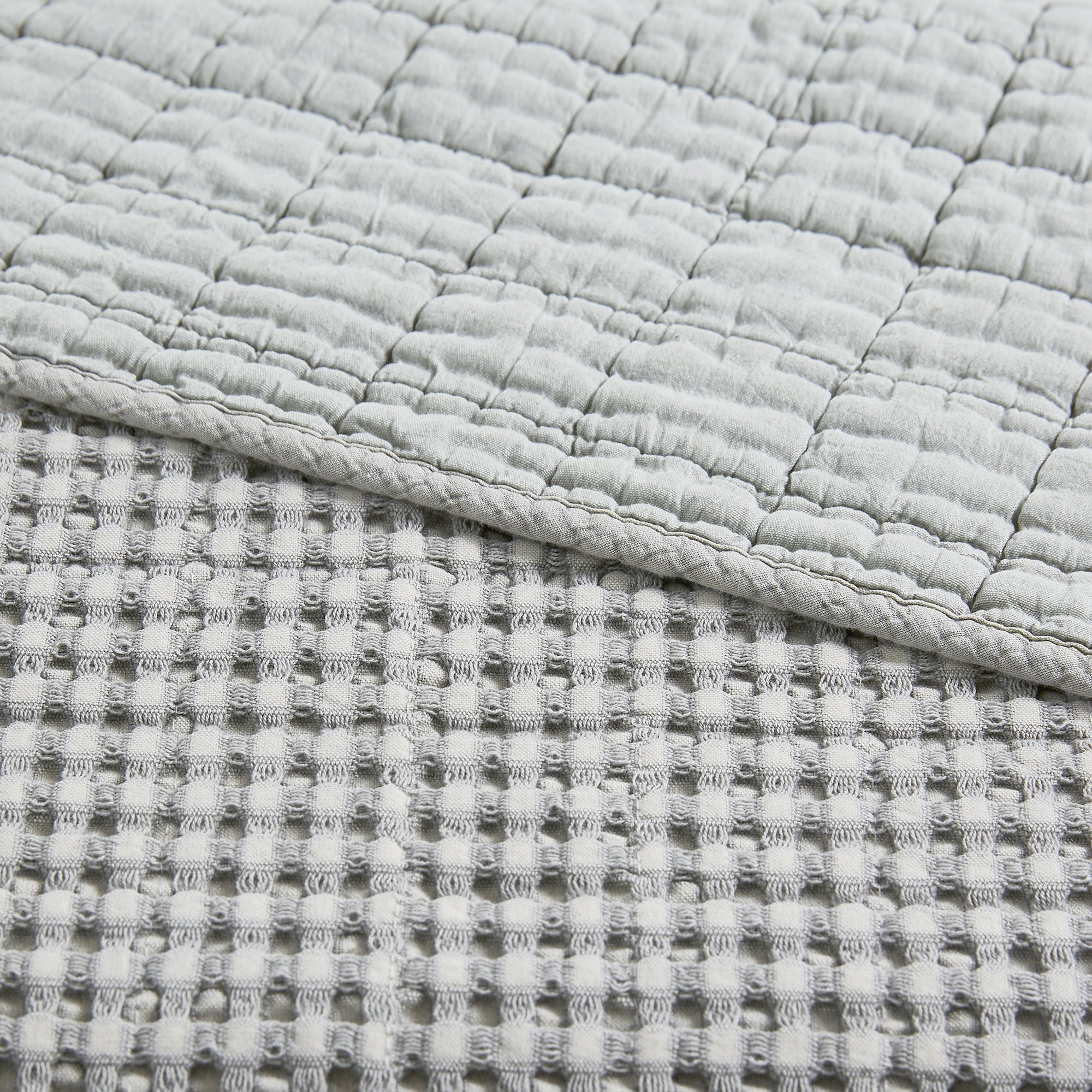 Soft Mills Waffle Quilted Throw Blanket - Cozy & Warm Bedding for Couch, Sofa, and Bed - Perfect for Winter Nights, Movie Time & Home Decor