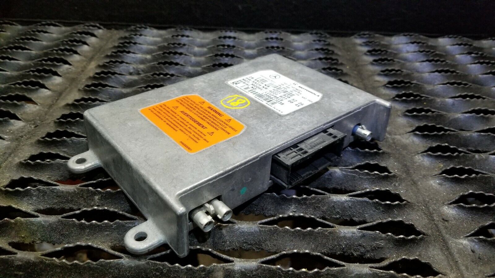 Original & OEM Mercedes W209 CLK500 Motorola Phone Communication Voice Module 2003-2006 - Perfect for Car Audio Upgrades & Hands-Free Calling