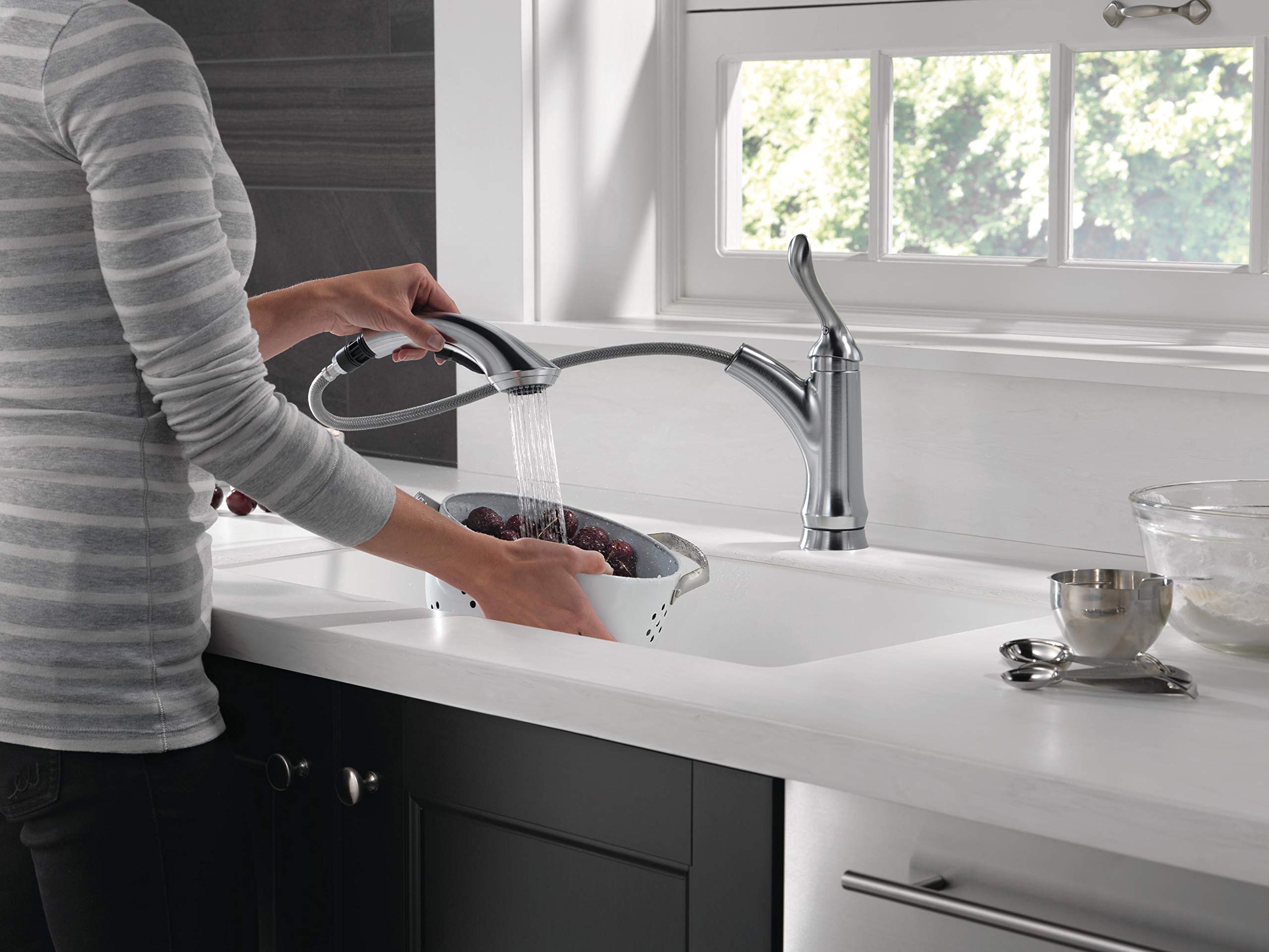 Delta 4353-AR-DST Linden Pull-Out Kitchen Faucet, 1 cm, Arctic Stainless Finish - Perfect for Modern Farmhouse & Commercial Kitchens