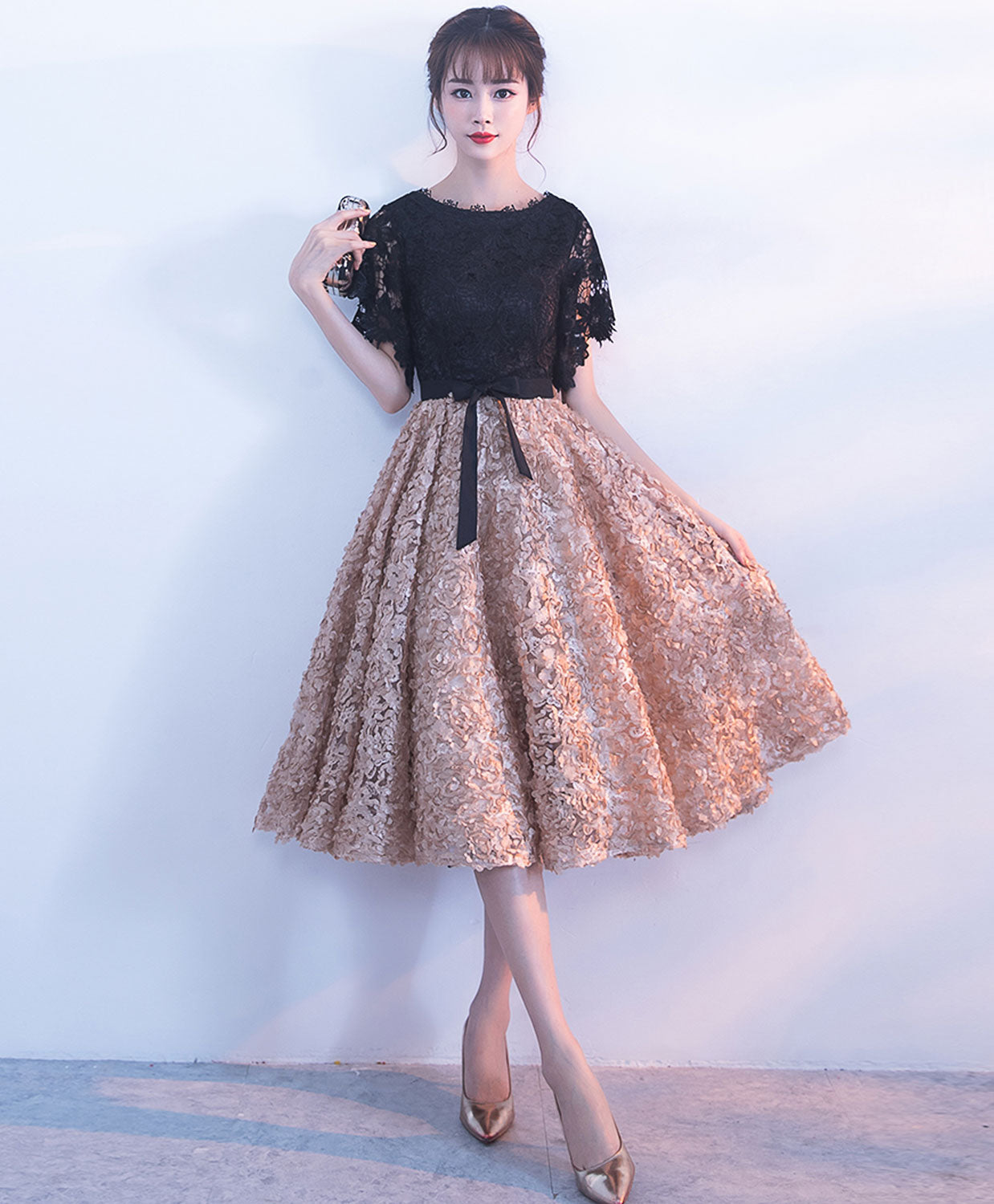 Elegant A-Line Lace Short Prom Dress for Homecoming - Perfect for School Dances, Parties & Special Occasions