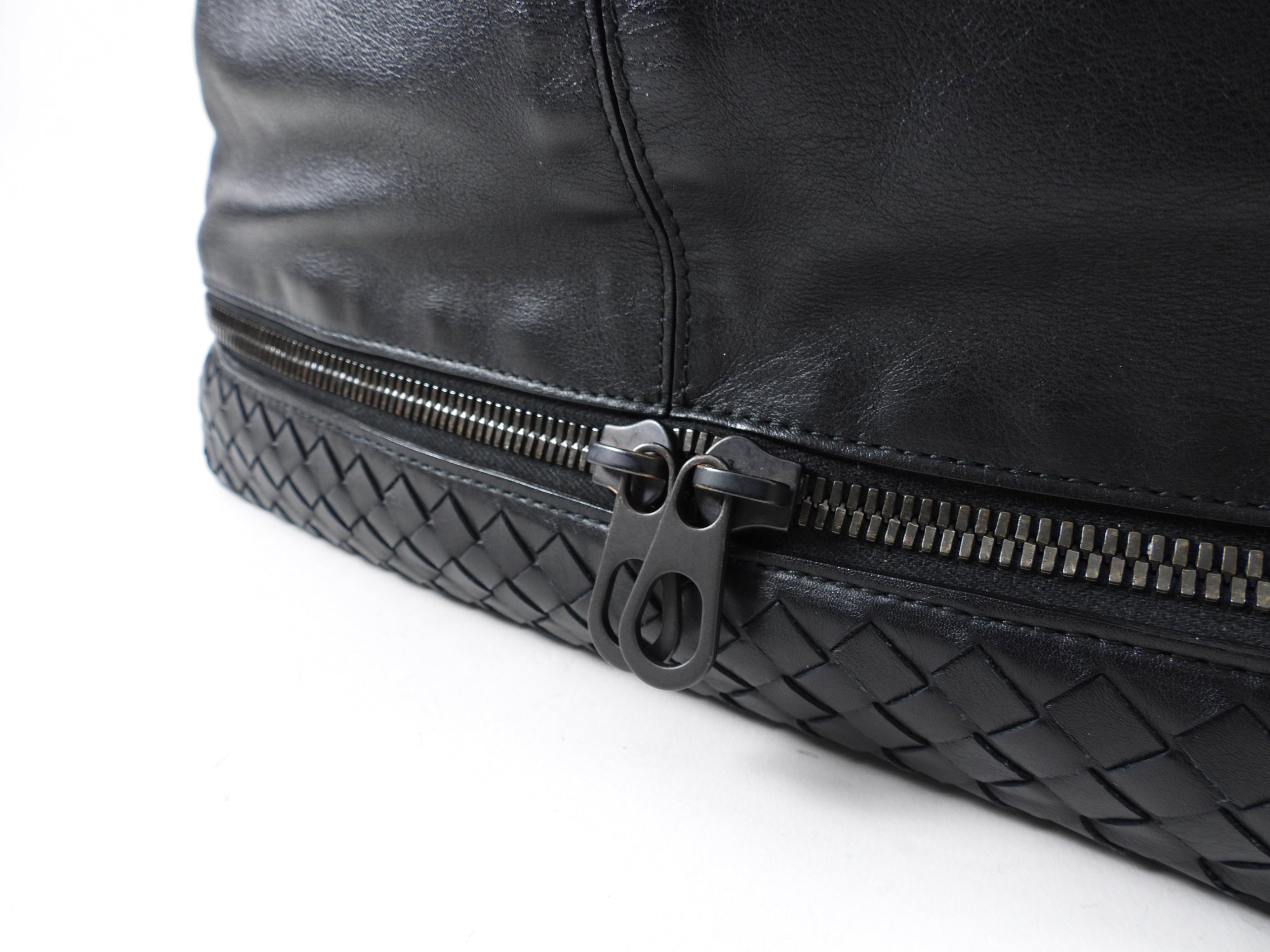 Bottega Veneta Black Leather XL Travel Hobo Bag - Luxury Large Shoulder Bag for Women - Perfect for Business Trips, Weekend Getaways & Daily Commute