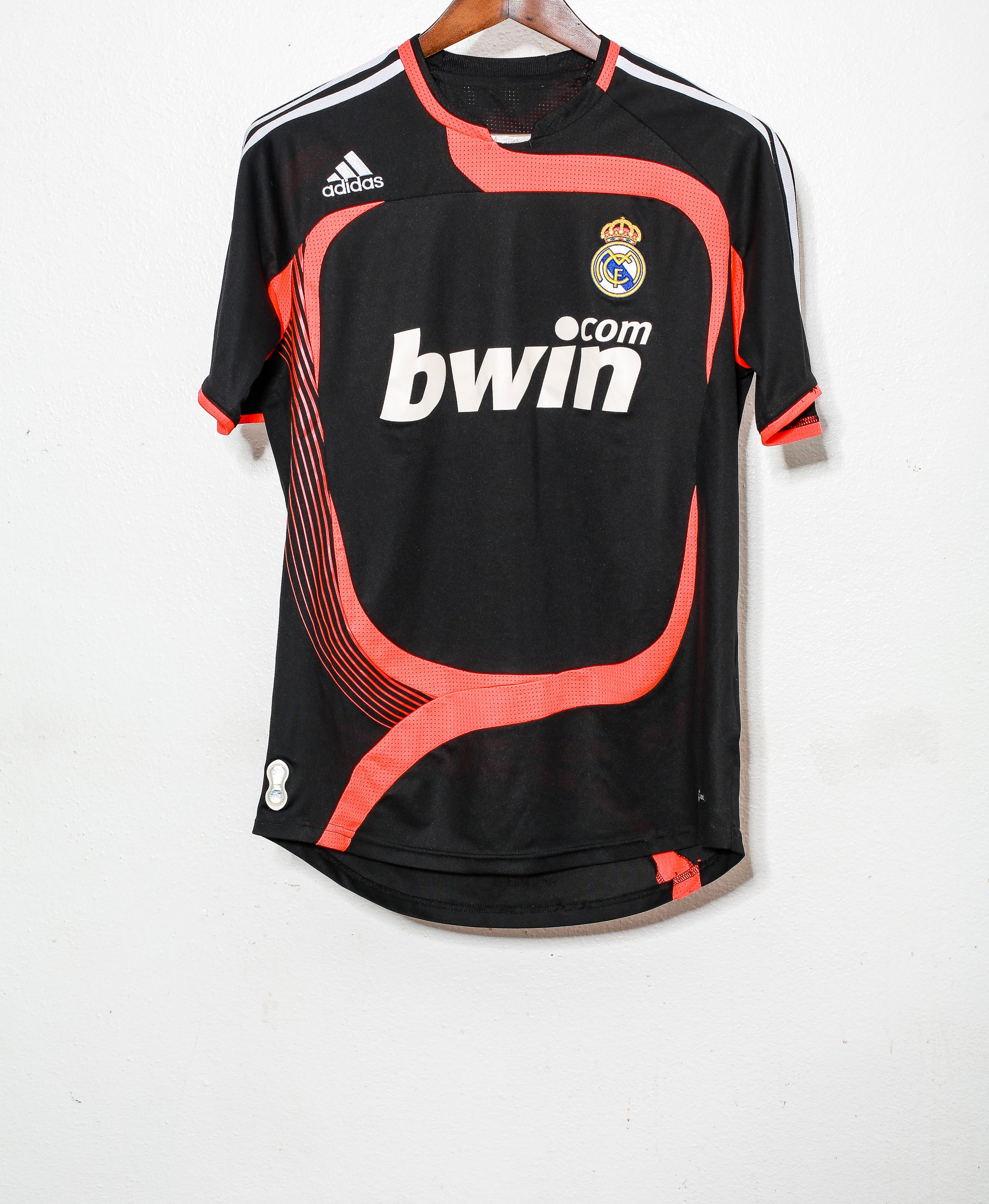 Authentic 2007 Real Madrid Goalkeeper Jersey #1 Iker Casillas (Medium) - Perfect for Soccer Matches, Fan Collections, and Sports Memorabilia