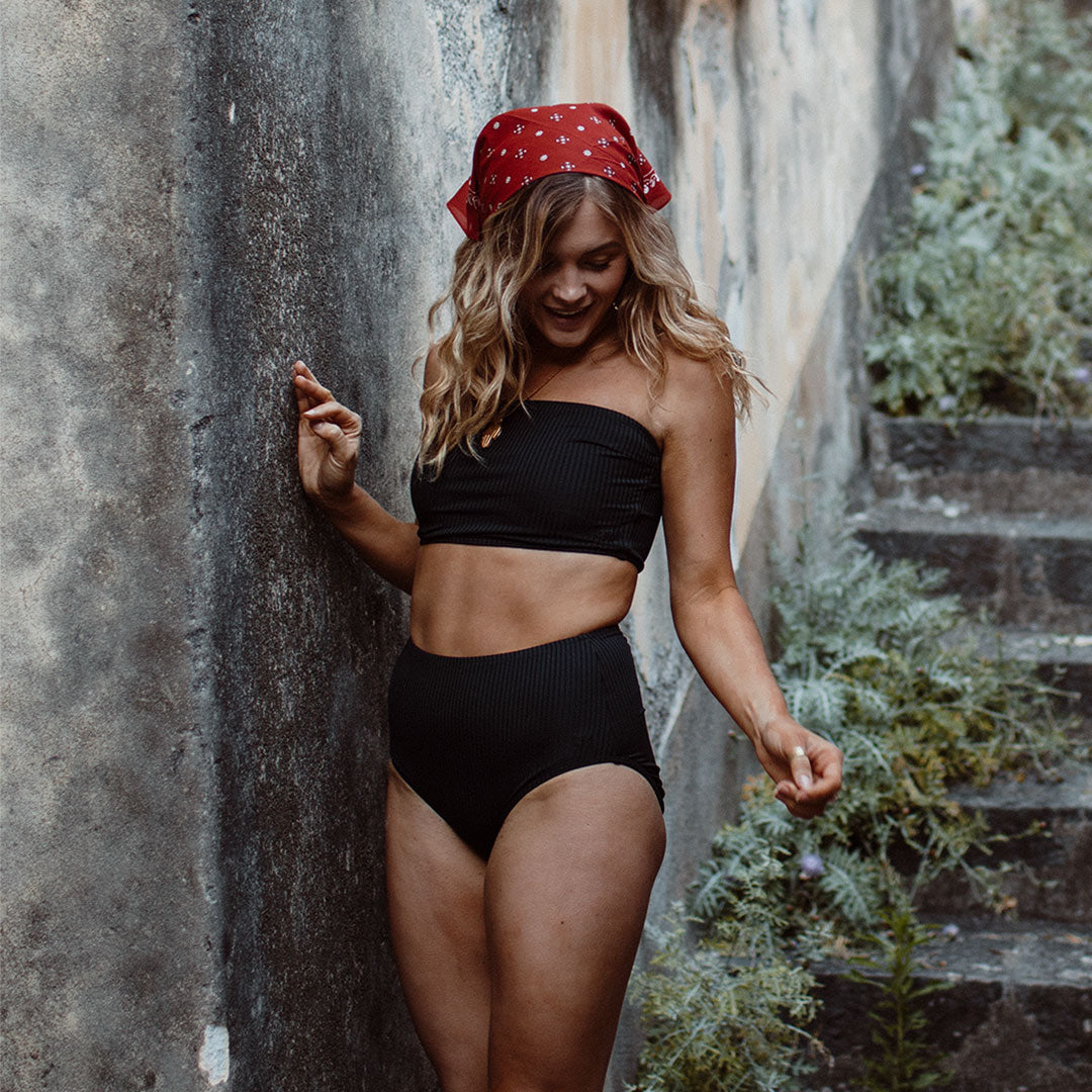 All Black Groove Bandeau - Seamless Stretchy Comfortable Yoga Sports Bra for Women | Perfect for Yoga, Gym, Running & Everyday Wear