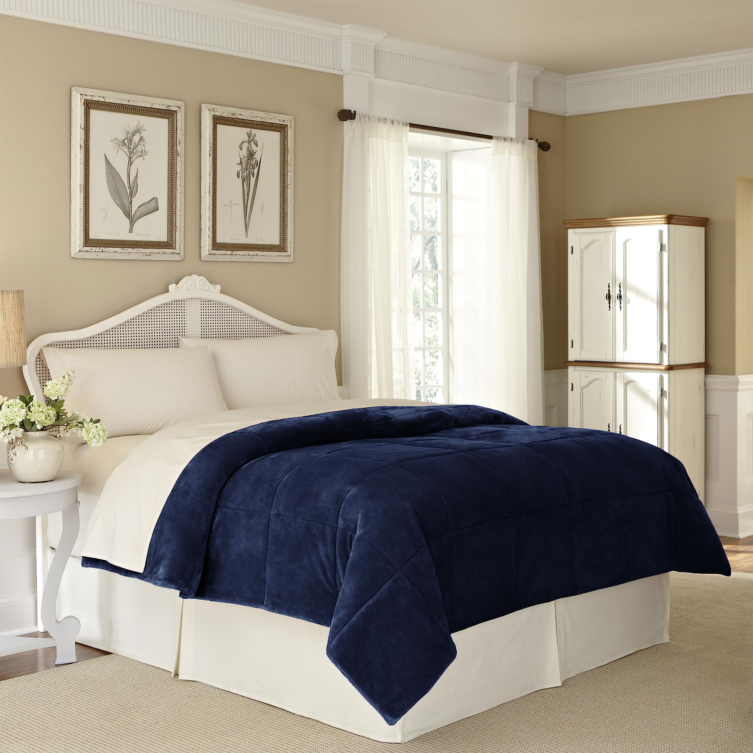 Vellux Queen Plush Lux Warm Blankets - Ultra Soft All Season Lightweight Quilted Blanket for Full/Queen Size - Luxury Hotel Style Box Stitched Comforter (Queen, Navy) - Perfect for Bedroom, Living Room & Guest Room Coziness