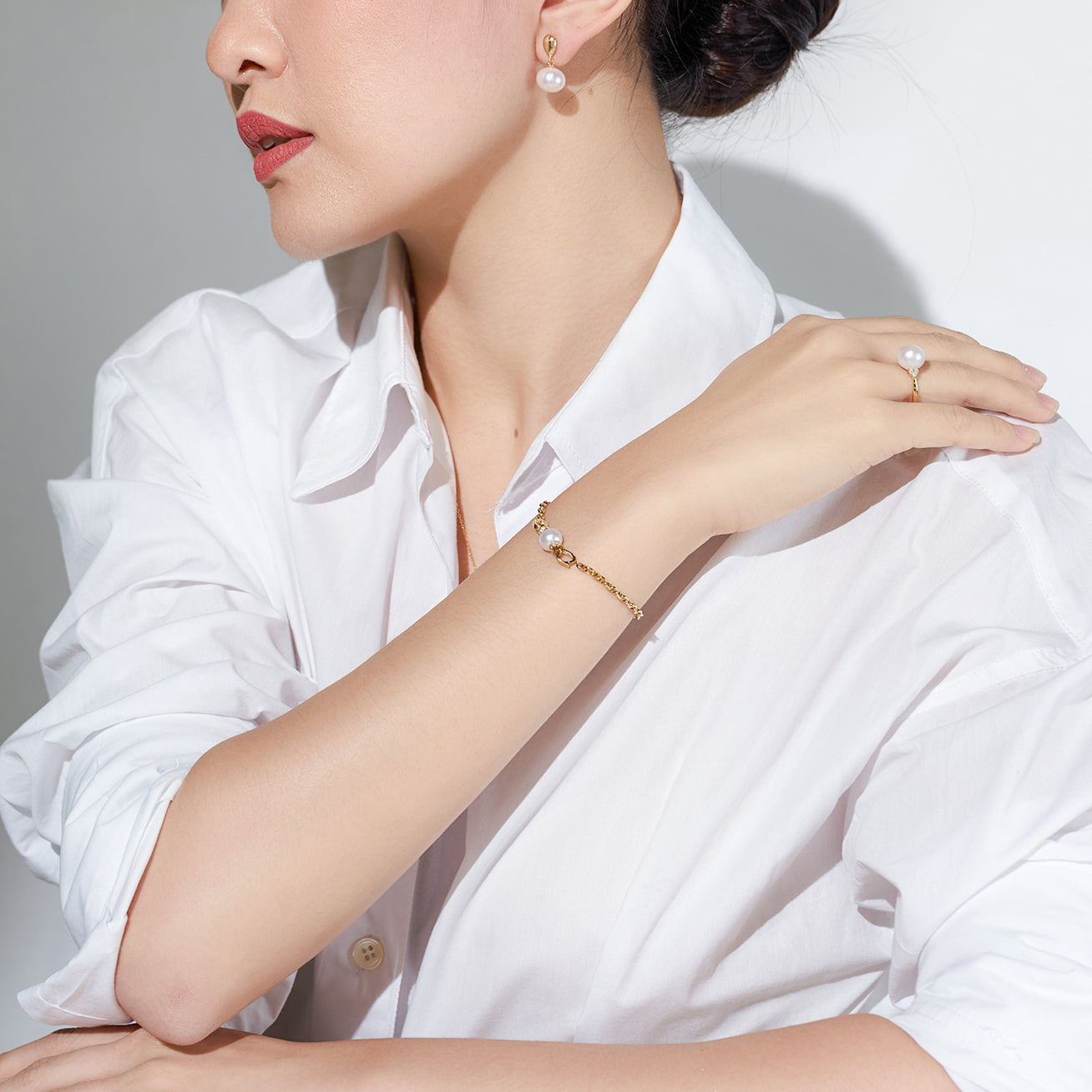 18K Gold Freshwater Pearl Earrings KE00102 - Classic Stud Earrings for Women, Perfect for Weddings, Parties & Everyday Elegance