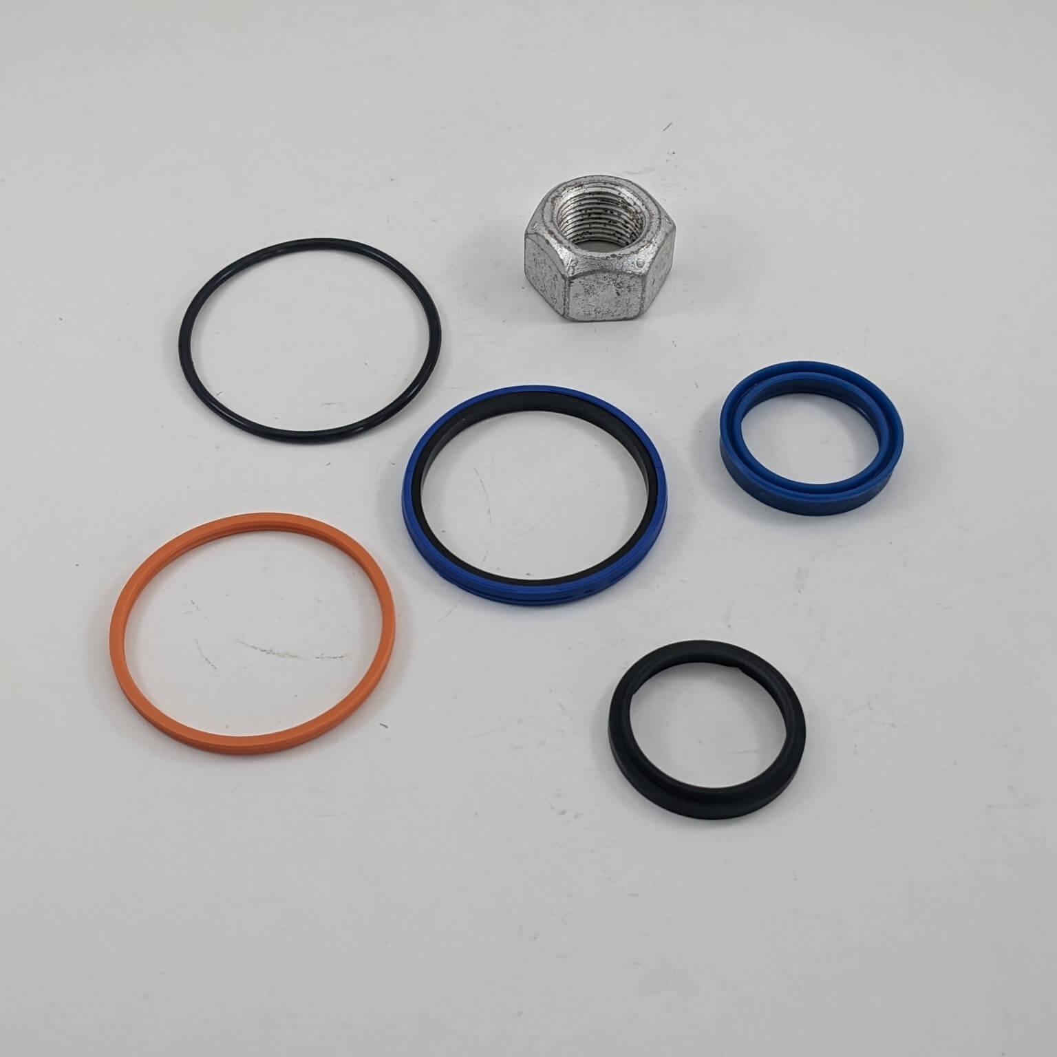 Bobcat T630 Loader Bucket Tilt Cylinder Replacement with 1 5/8