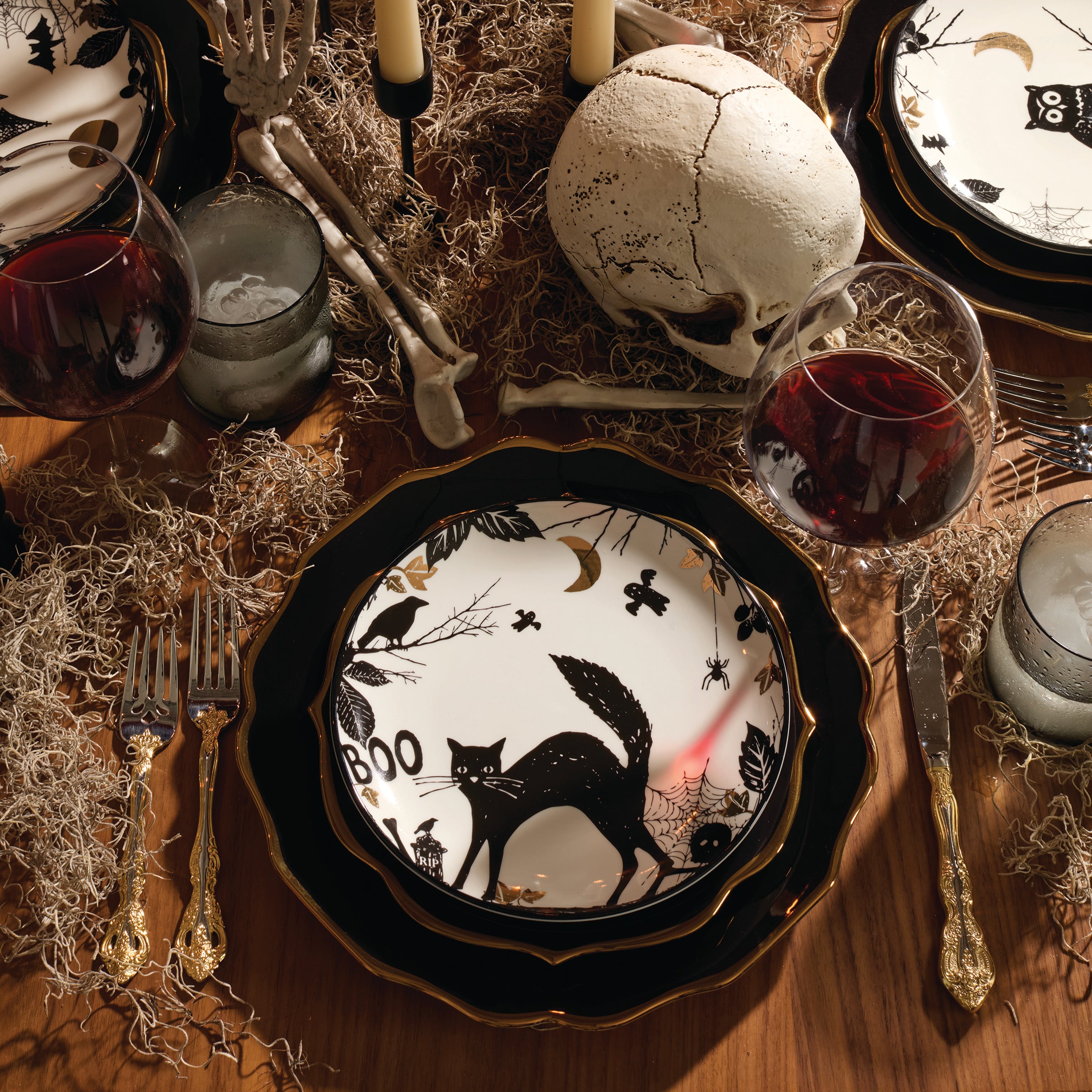 Premium Black Dinner Plates Set of 4 - Elegant Modern Porcelain Plates for Fine Dining, Restaurant, Wedding & Home Decor