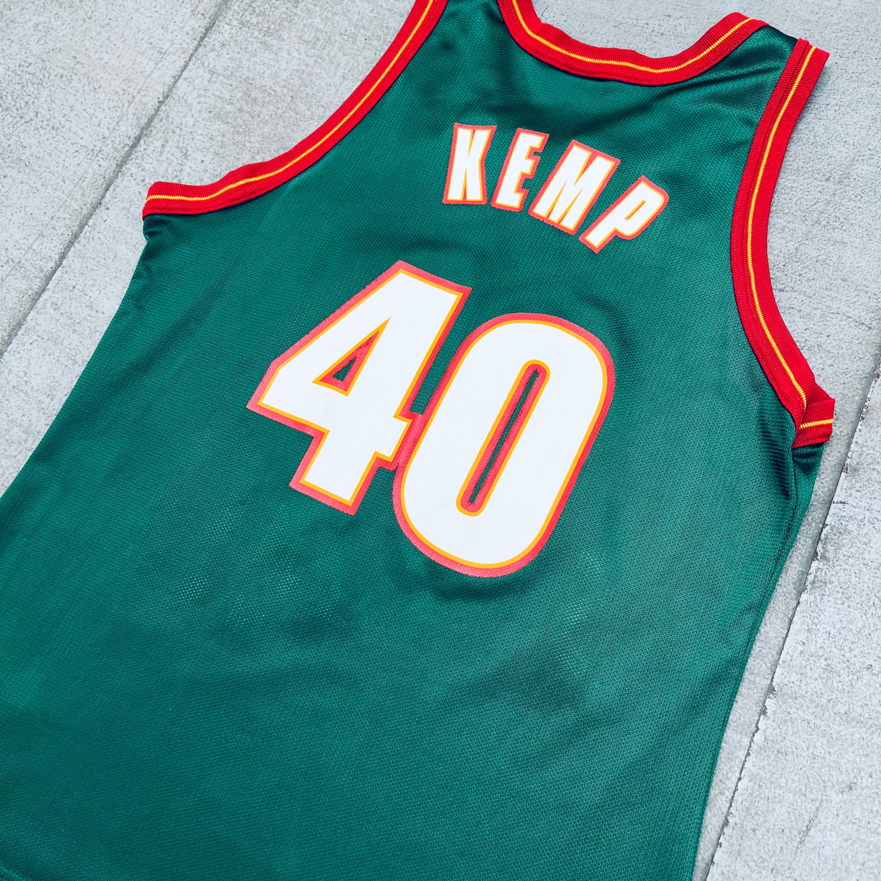 Shawn Kemp 1995/96 Seattle Supersonics NBA Championship Jersey - Men's Medium Replica Basketball Shirt for Fans & Collectors | Game Day, Cosplay & Sports Memorabilia Display
