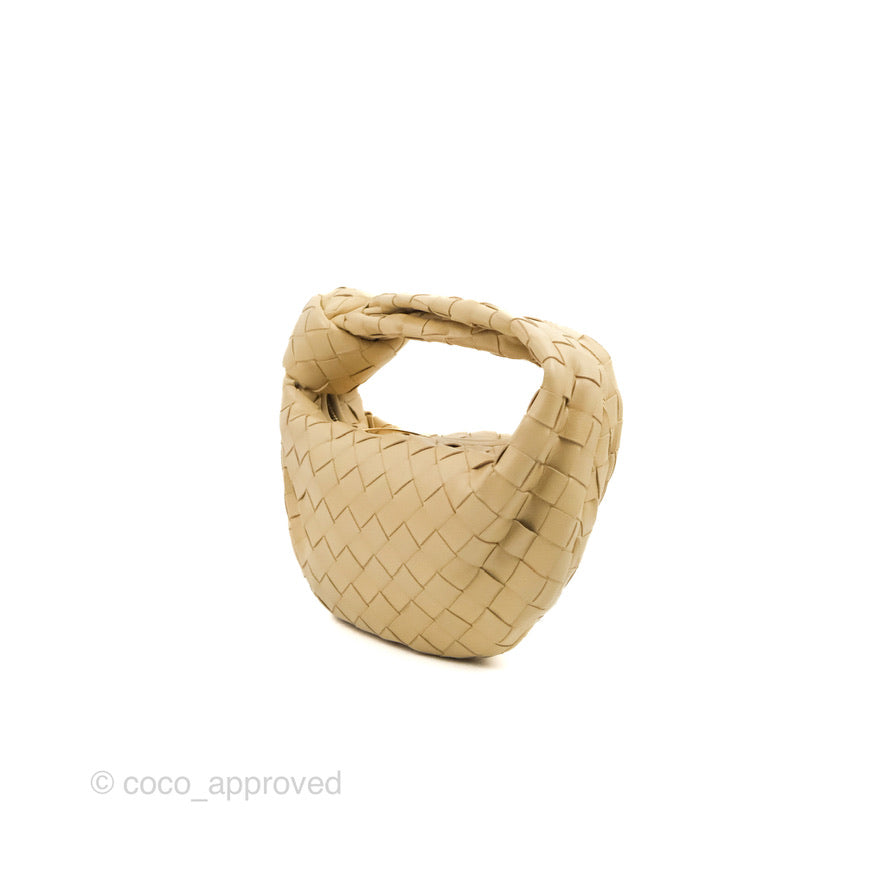Bottega Veneta Intrecciato Mini Jodie Clutch Bag in Porridge Lambskin with Gold Hardware - Luxury Crossbody Purse for Women, Perfect for Evening Parties & Date Nights