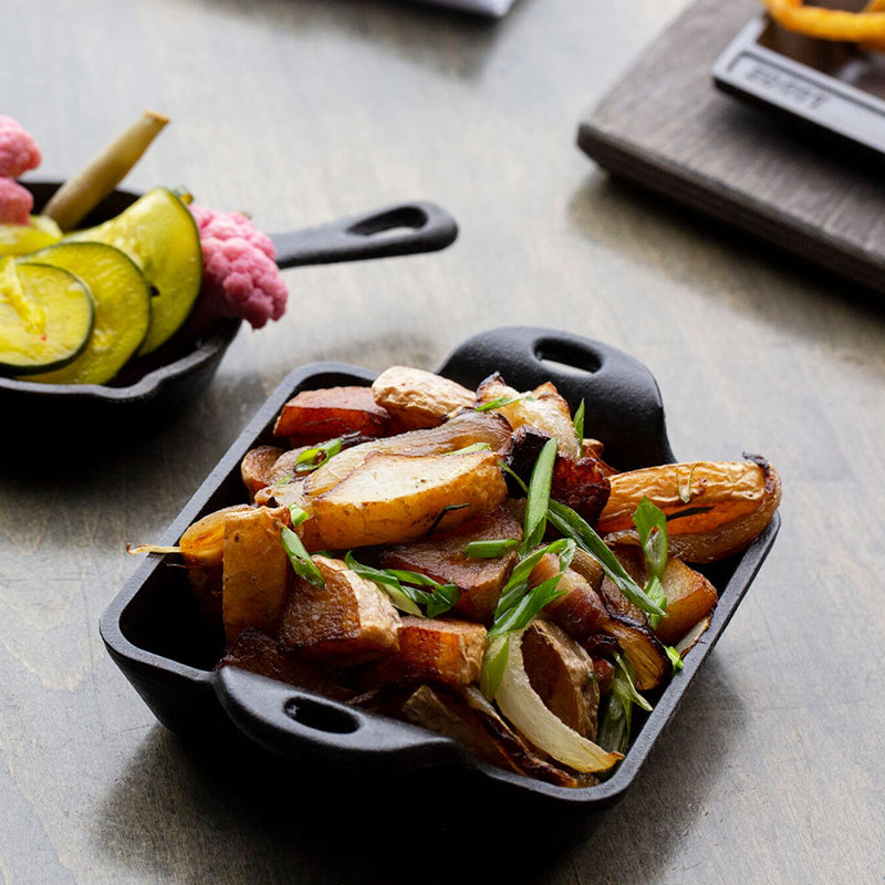 Premium Cast Iron Square Server - Heavy Duty Serving Tray for Steaks, Burgers & Hot Dishes - Perfect for Restaurants, BBQs & Dinner Parties