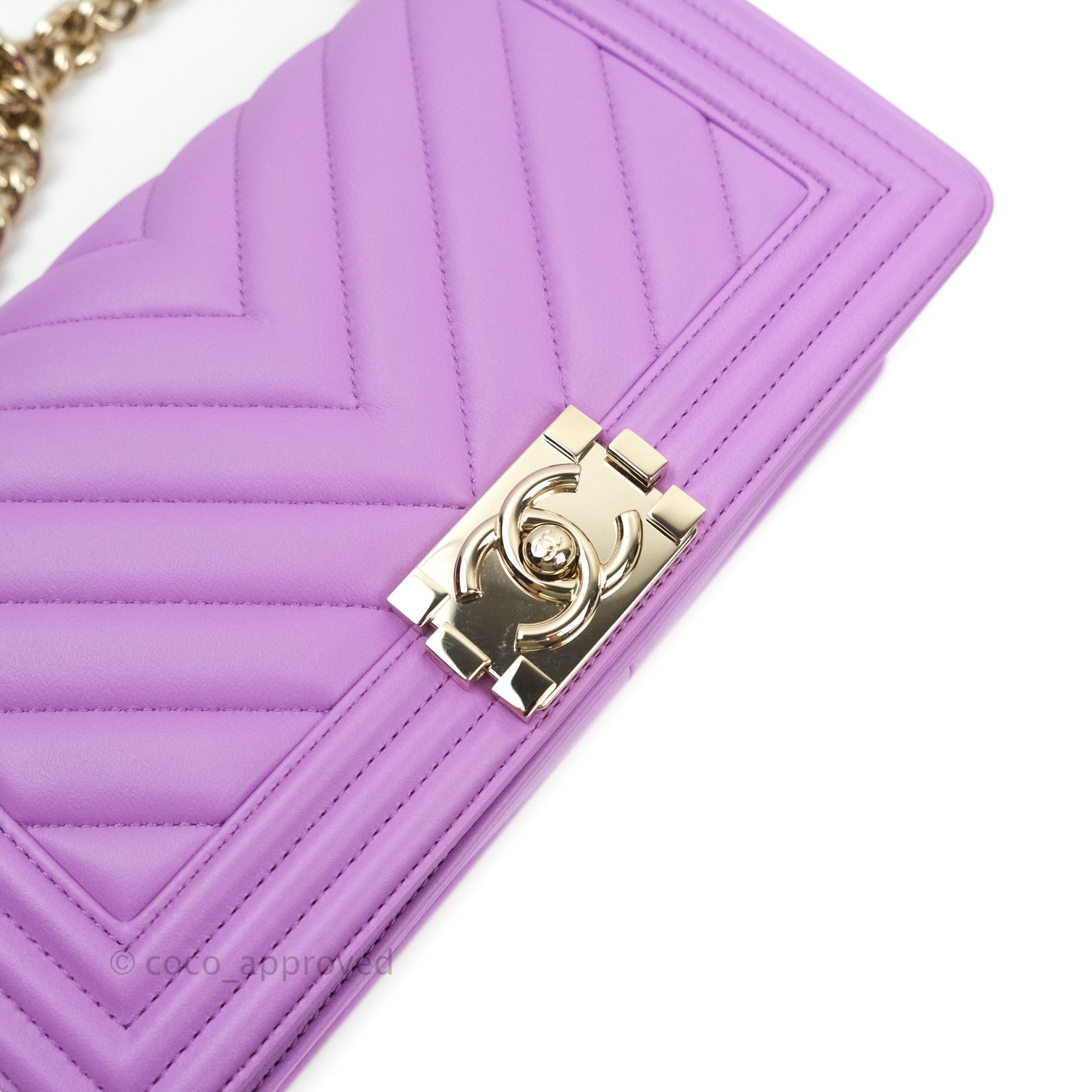 Chanel Boy Chevron Medium Flap Bag in Purple Calfskin Leather with Gold Hardware - Luxury Crossbody Bag for Women, Perfect for Evening Events & Date Nights