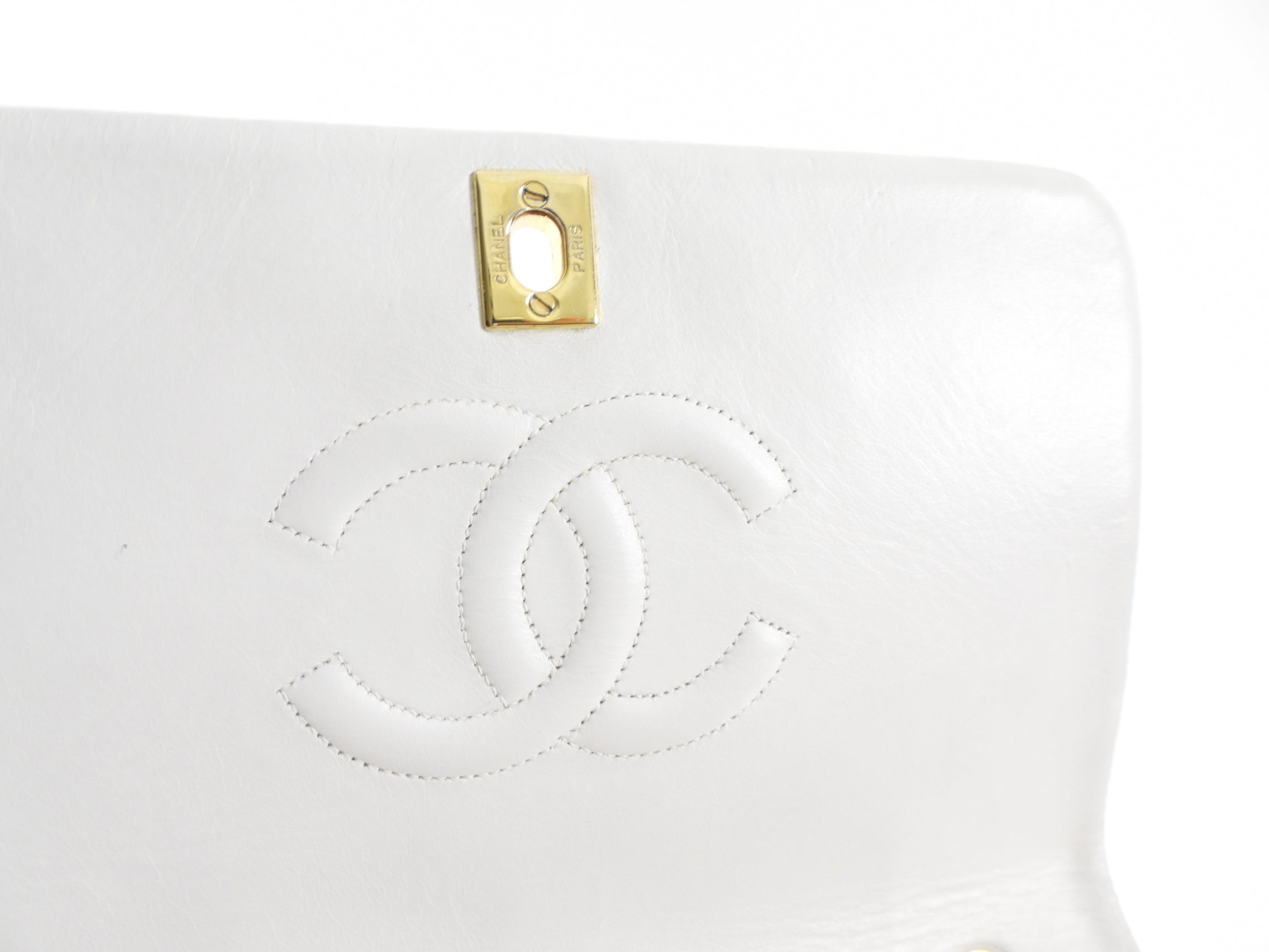 Vintage Chanel 1989 White Classic Medium Double Flap Bag - Authentic Luxury Handbag for Women, Perfect for Evening Events & Special Occasions