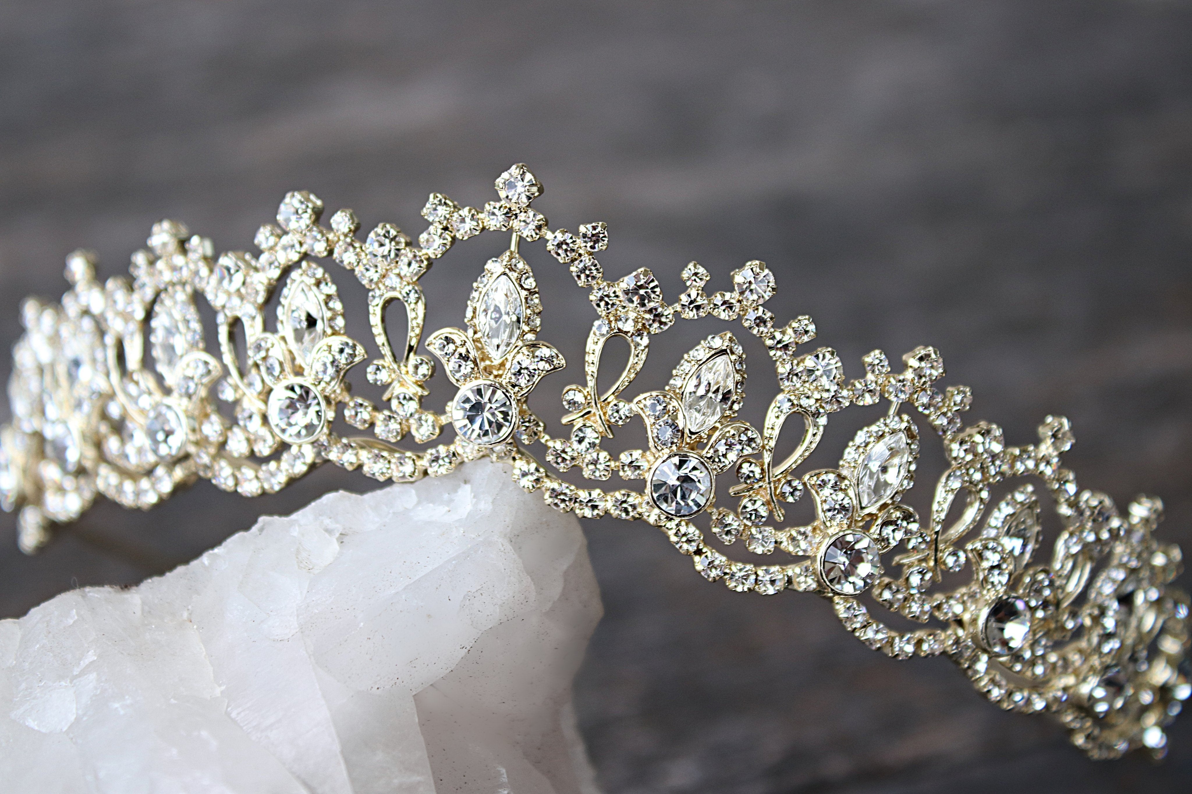 SERENA Gold Tiara Crown for Women - Elegant Bridal Headpiece, Wedding Party Accessories, Birthday Princess Costume - Perfect for Brides, Prom, Pageants & Special Occasions