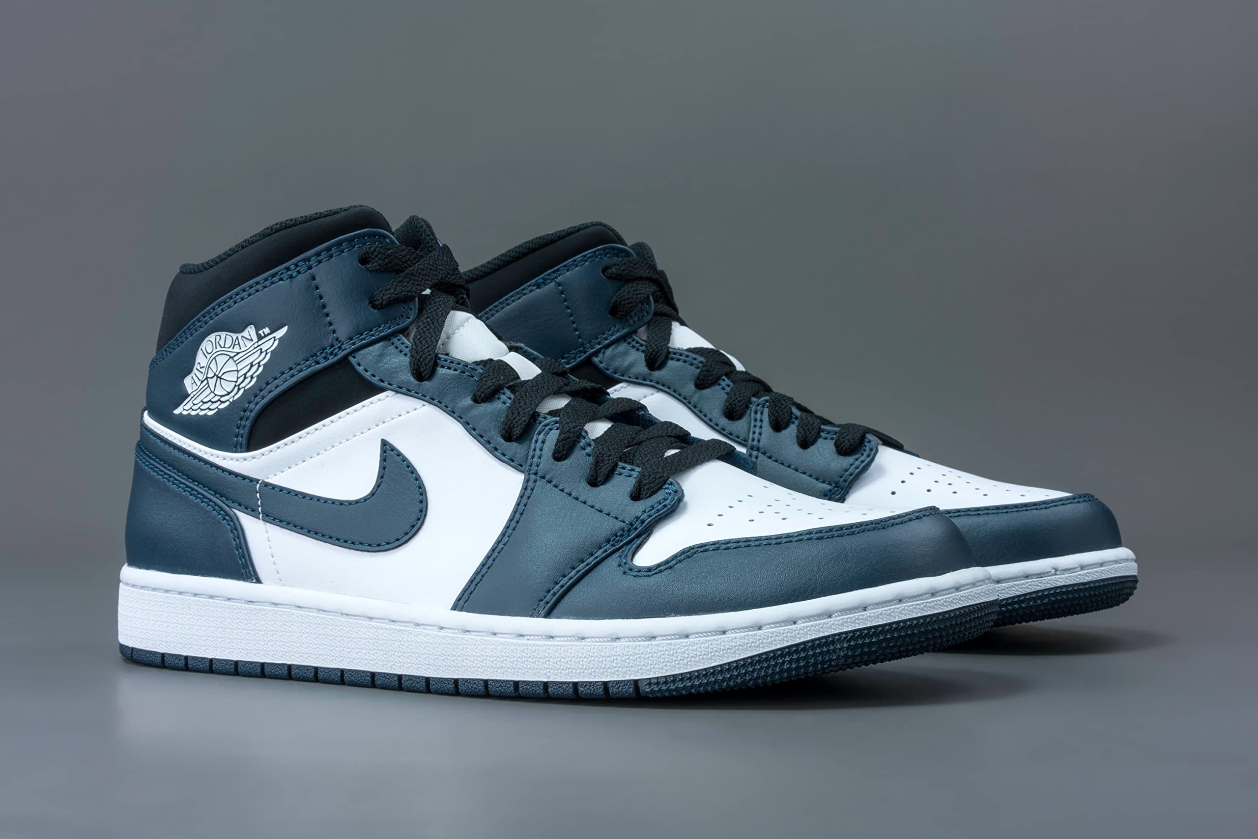 Nike Men's Air Jordan 1 Mid Basketball Shoes - Retro Sneakers for Men, High-Top Comfort & Style - Perfect for Streetwear, Casual Wear & Basketball Games