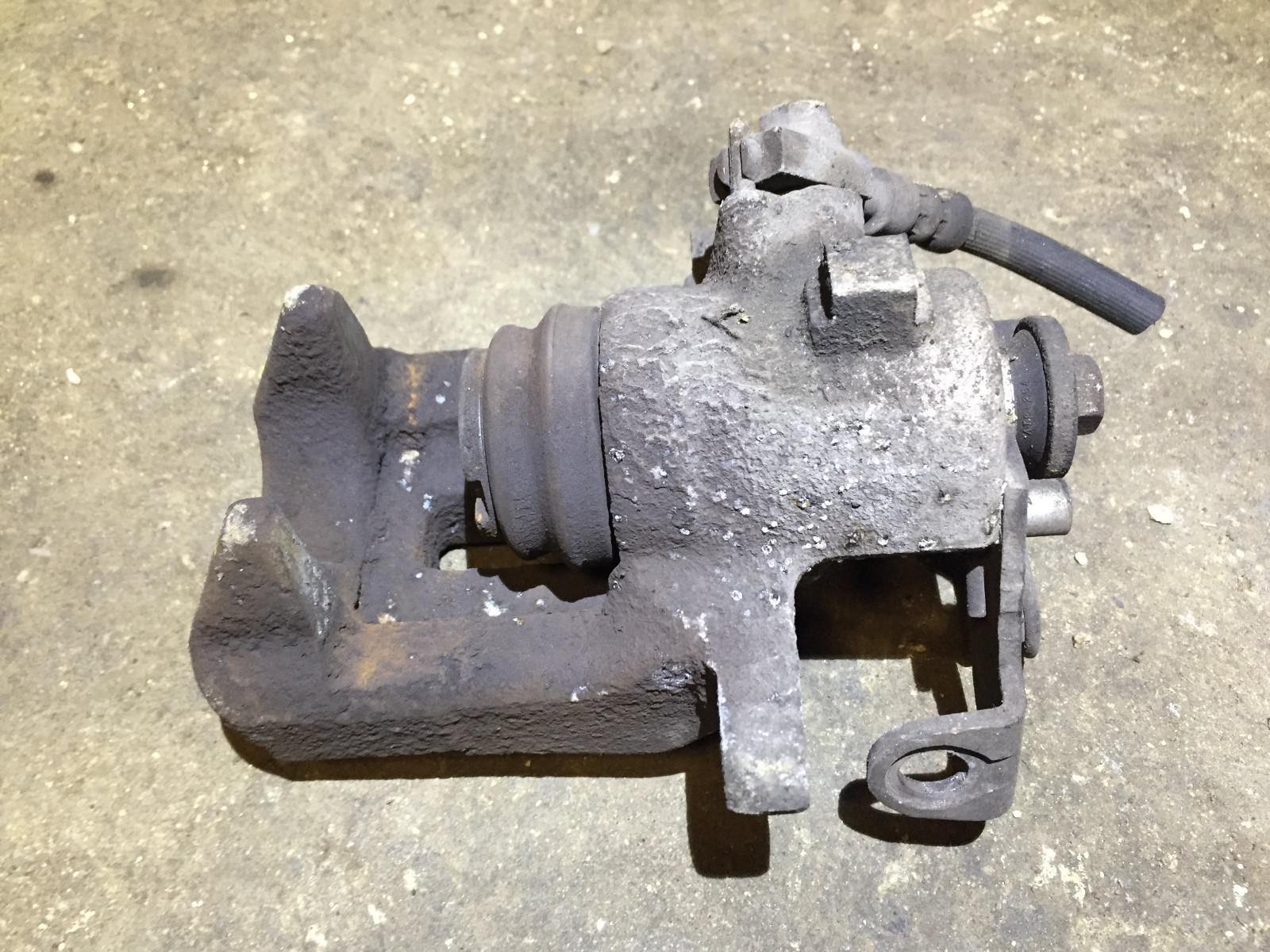 2002-2008 Audi A4 Quattro Rear Brake Caliper Set - Left & Right OEM Replacement Parts - Perfect for Sedan & Cabriolet Models - DIY Car Repair & Maintenance