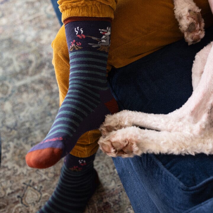 DARN TOUGH Wild Life Crew Lightweight Lifestyle Socks for Men - Hiking, Running & Everyday Comfort