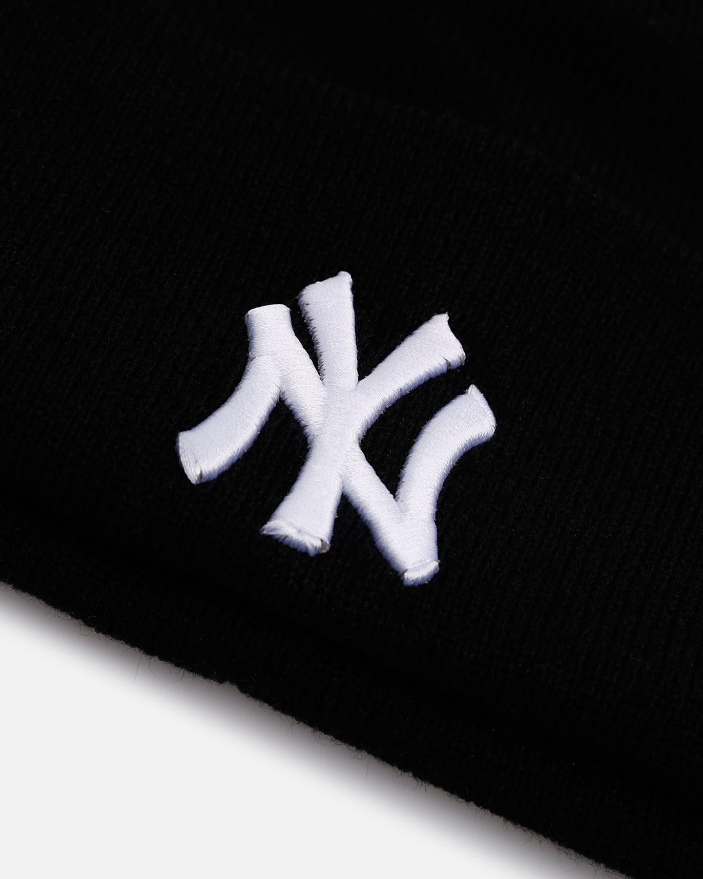 New York Yankees Haymaker Cuff Knit Beanie - Black & White Winter Hat for Men & Women - Perfect for Baseball Games, Cold Weather & Streetwear Fashion
