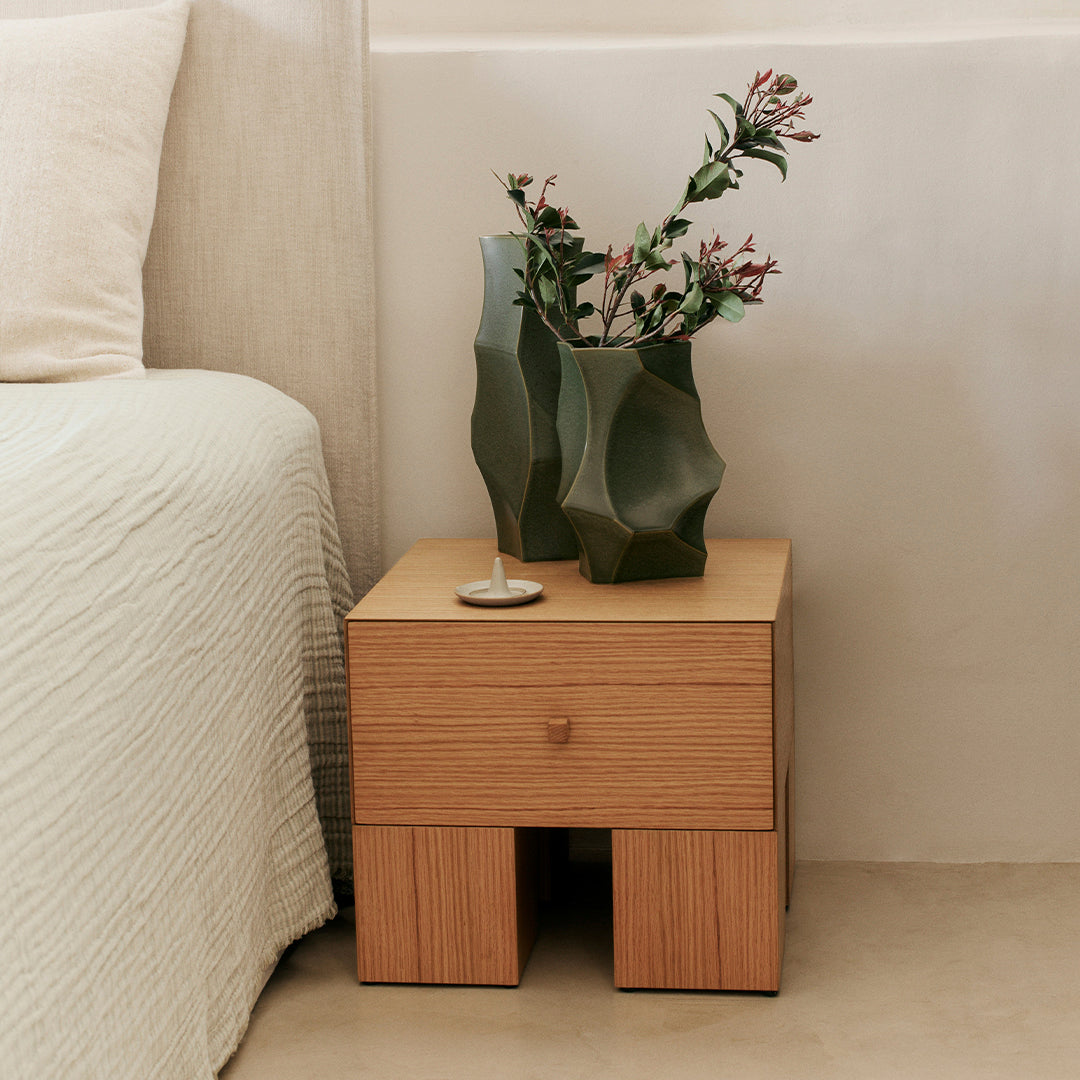 Modern Kuben Bedside Table - Compact 1x1 Nightstand with Storage Shelf, Perfect for Small Bedrooms, Apartments & Dorm Rooms - Stylish & Functional Bedside Organizer