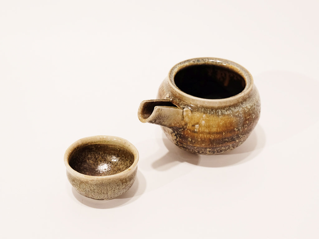 Shūji Haneishi Katakuchi Sake Vessel - Traditional Japanese Ceramic Pouring Cup for Sake, Wine & Tea | Perfect for Home Dining, Gift Giving & Japanese Tea Ceremonies