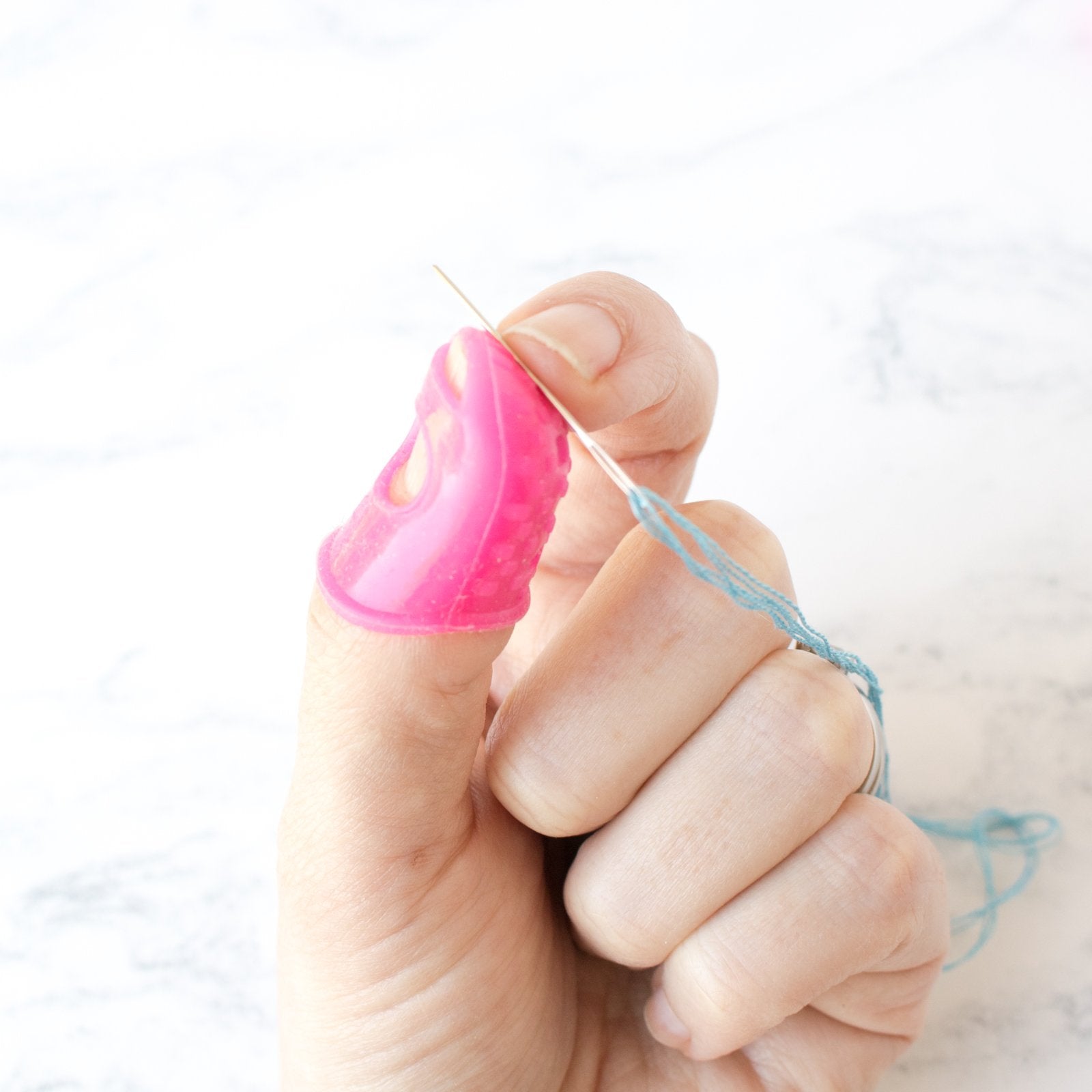 High-Quality Silicone Needle Puller - Safe & Easy Needle Removal Tool for Sewing, Knitting, and Embroidery - Perfect for Crafters and DIY Enthusiasts