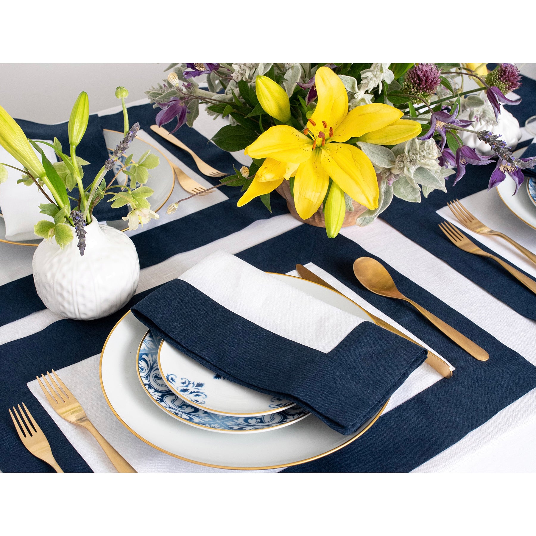 Elegant Contempo Napkins - Set of 4 Premium Cotton Dinner Napkins for Formal Dining, Parties & Special Occasions