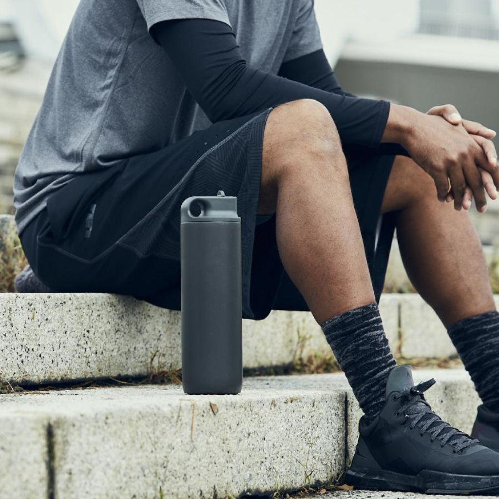Kinto Active Tumbler 800ml Sports Water Bottle - Insulated Stainless Steel Travel Mug for Gym, Hiking & Outdoor Activities - Leakproof Black Thermal Cup for Hot & Cold Drinks