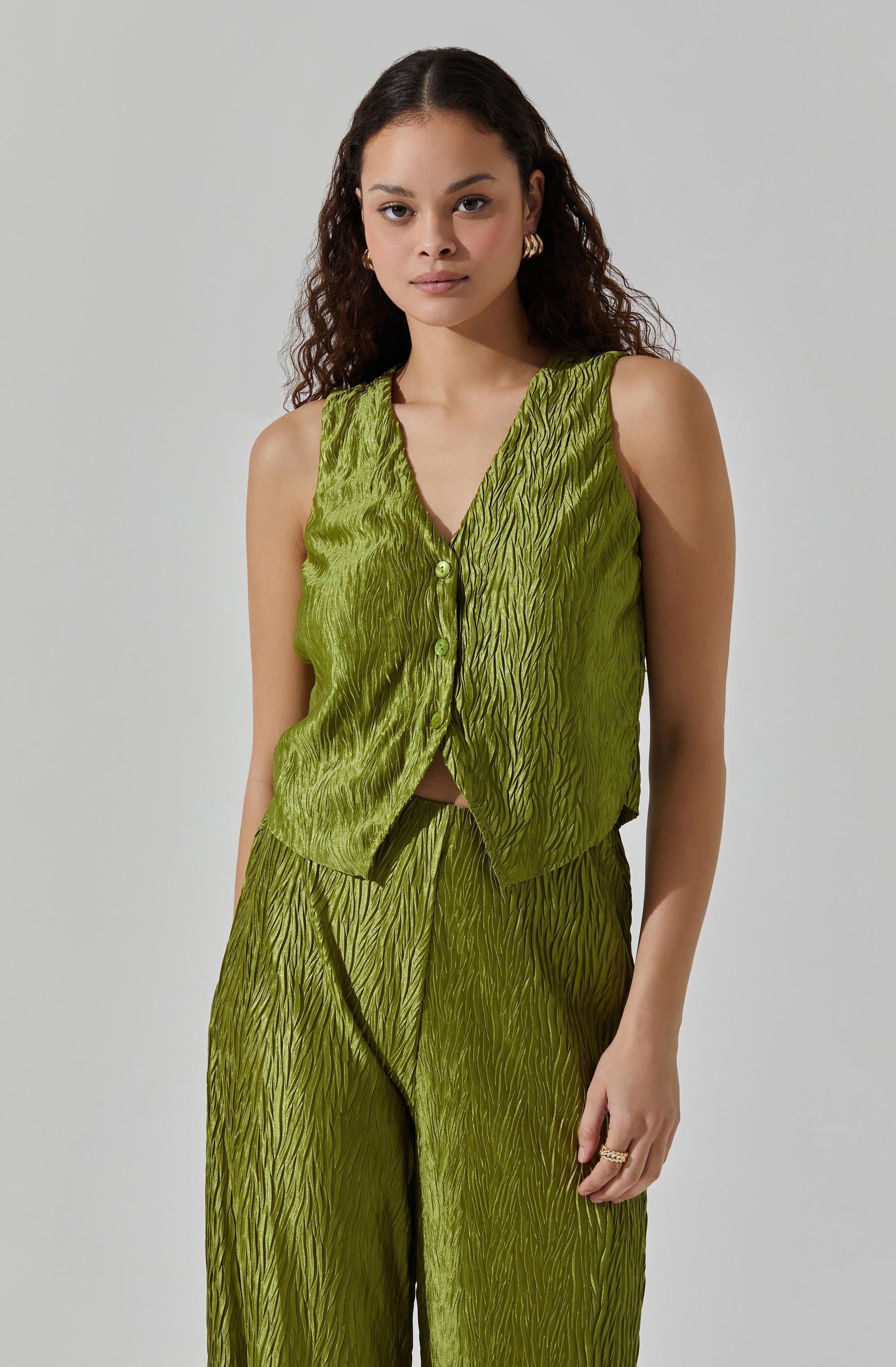 Women's Stylish Button Up Plisse Vest - Casual & Elegant Layering Piece for Office, Outings & Fall Fashion