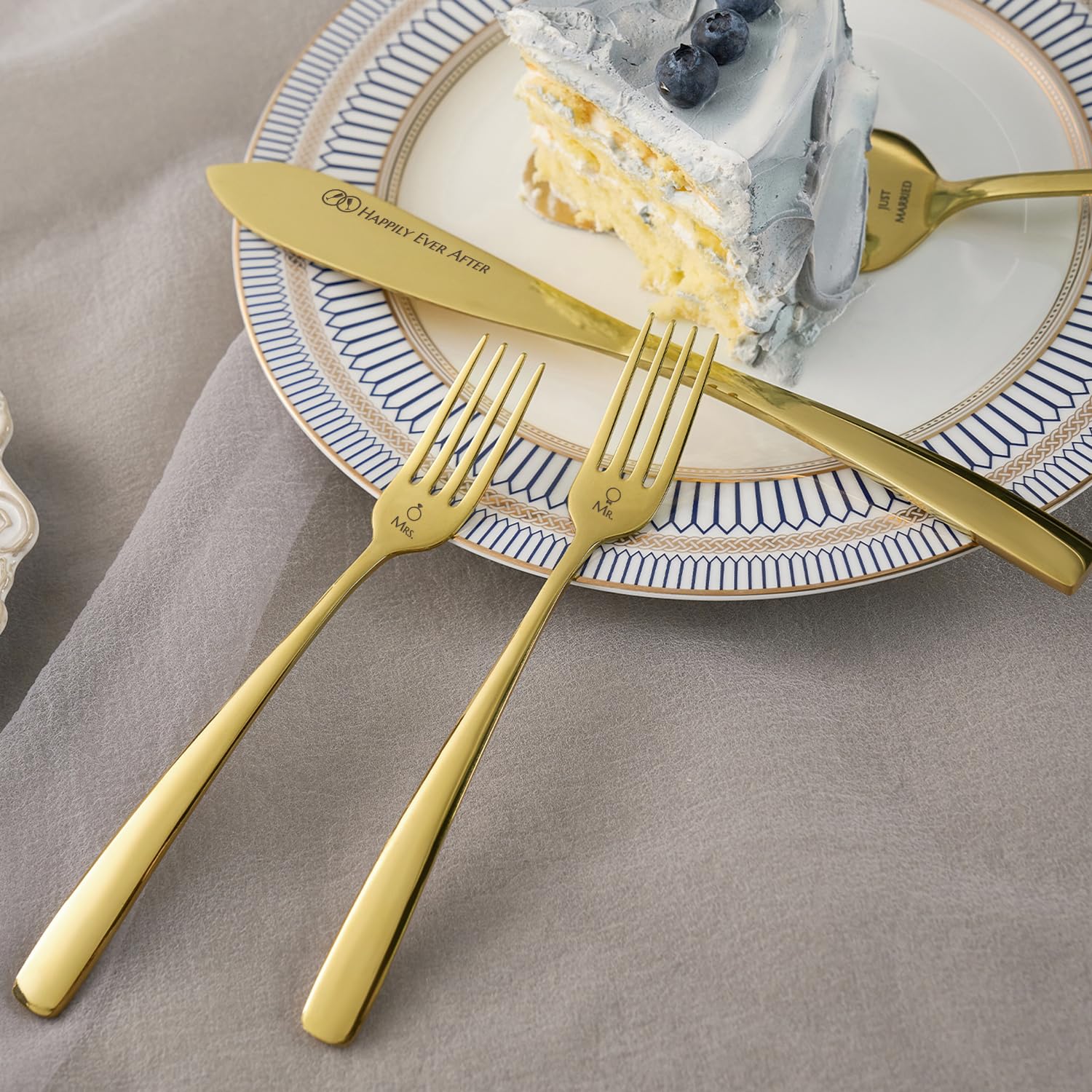 Mr & Mrs Wedding Cake Knife Set with Forks - 24K Gold Plated Stainless Steel Cake Cutting Serving Set - Elegant Bridal Shower Gift for Couples - Perfect for Wedding, Engagement & Anniversary Celebrations