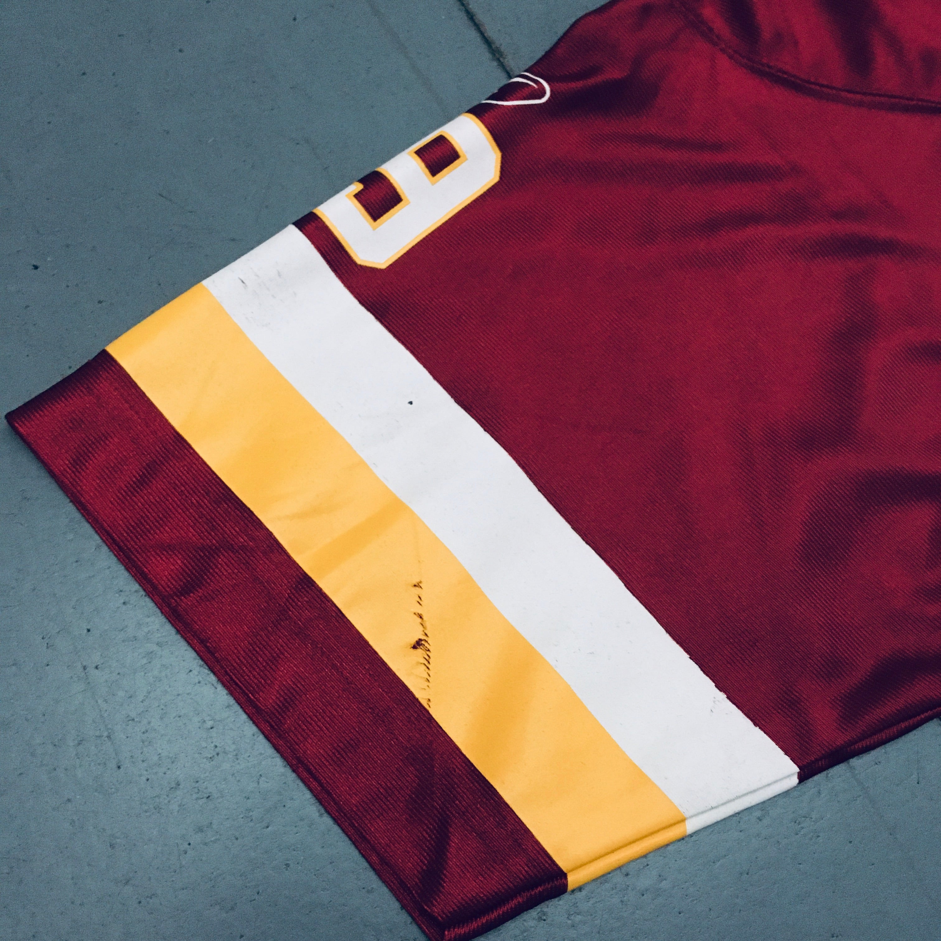 Authentic Washington Redskins Santana Moss 2005-2006 NFL Jersey (Size S) - Perfect for Game Day, Fan Events & Sports Memorabilia Collection