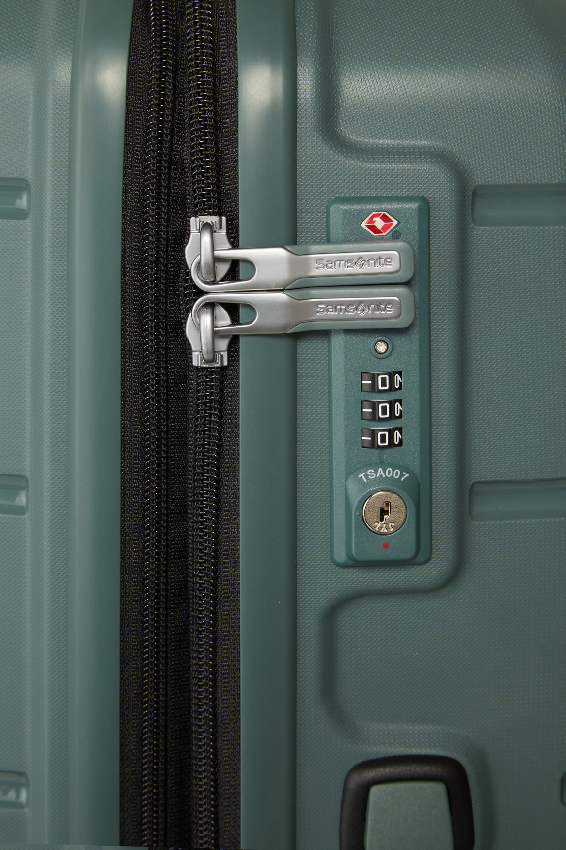 Oc2lite 75cm Check In Suitcase - Lightweight Luggage for Travel, Business Trips & Vacations | Spinner Wheels & TSA Lock