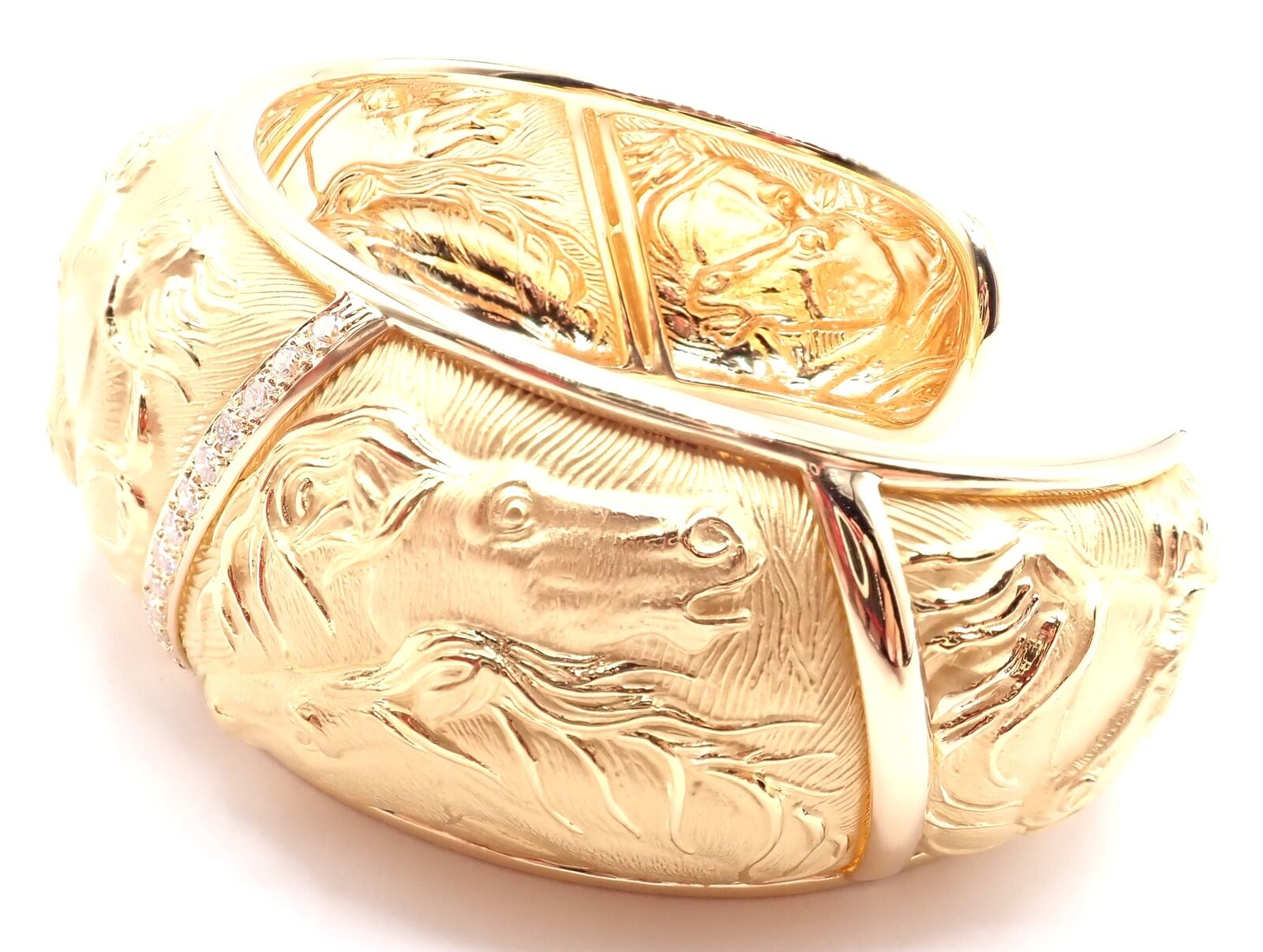 Authentic Carrera Y Carrera 18k Yellow Gold Horse Pendant & Bracelet Set - Elegant Equestrian Jewelry for Women, Perfect Gift for Horse Lovers & Special Occasions