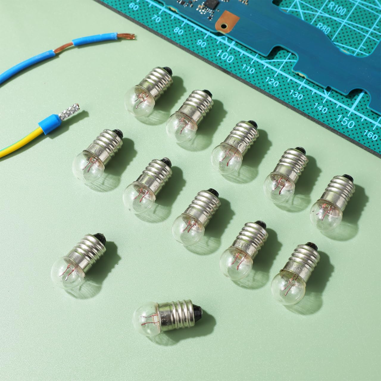 iplusmile 50pcs E10 Miniature Screw Base Light Bulbs - 1.5V 0.3A Small Light Bulbs for Flashlights, Electrical Experiments, DIY Projects | Perfect for Home Repair, Science Kits, and Emergency Lighting