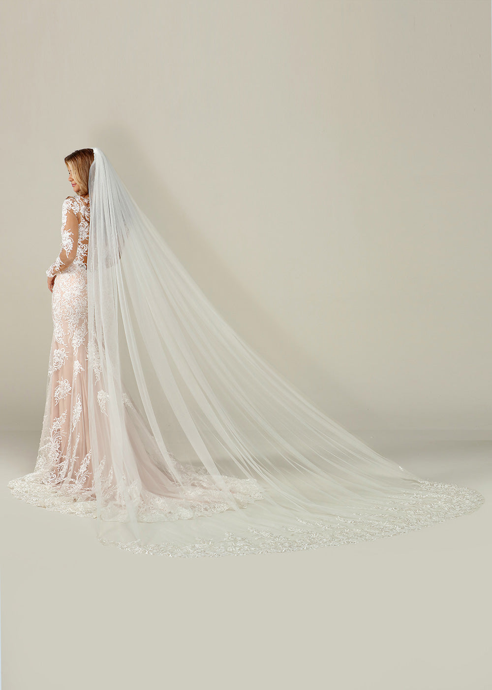 Aubree Veil - Elegant Bridal Veil for Weddings & Special Occasions | Perfect for Brides, Prom & Formal Events