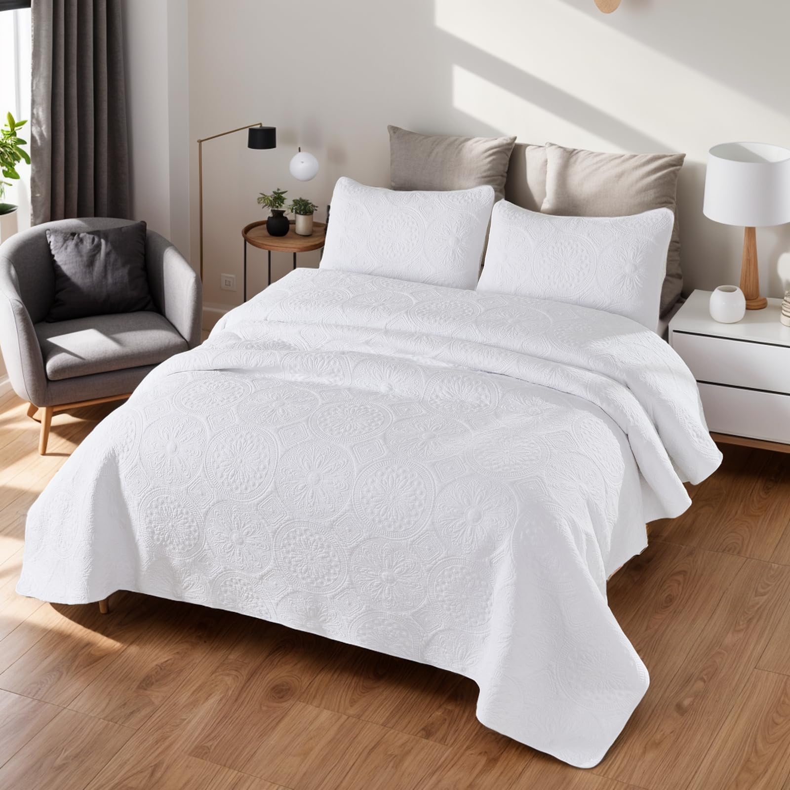 Brandream Luxury White Quilt Bedding Set - Queen Size Bedspread with Elegant Medallion Design, 3-Piece Matelasse Coverlet Set for Master Bedroom, Guest Room & Hotel Decor