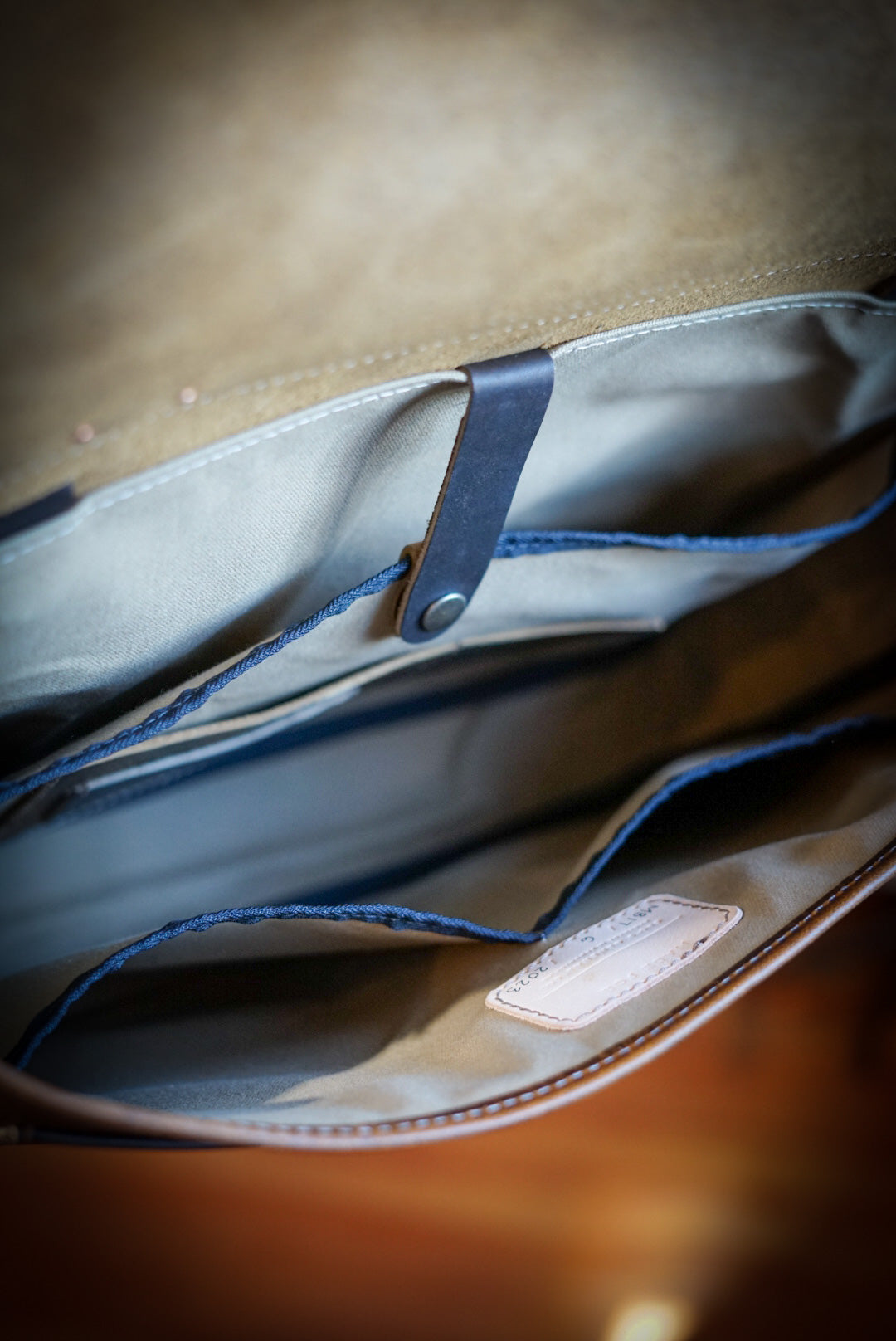 Vintage Two-Tone Messenger Bag - 18