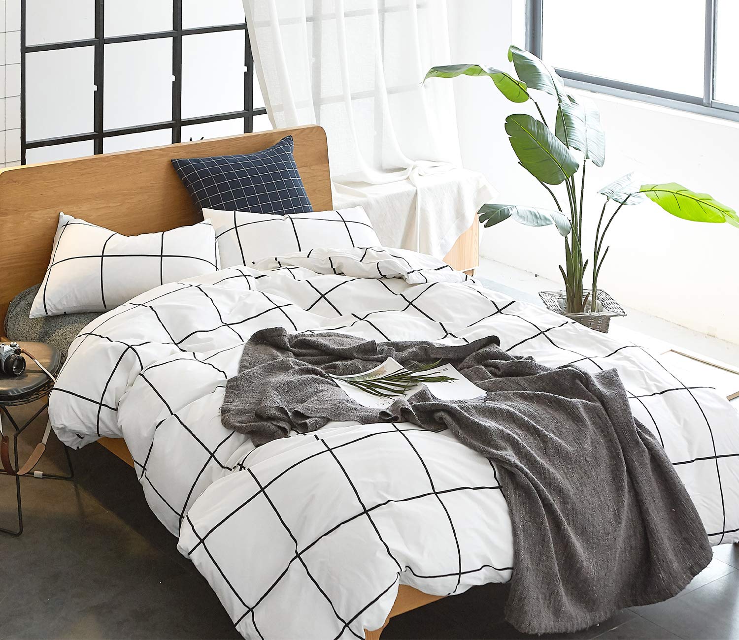 CLOTHKNOW White Plaid Comforter Set California King 3-Piece - Checkered Black & White Bedding with 2 Pillowcases | Soft & Cozy for Master Bedroom, Guest Room & Dorm