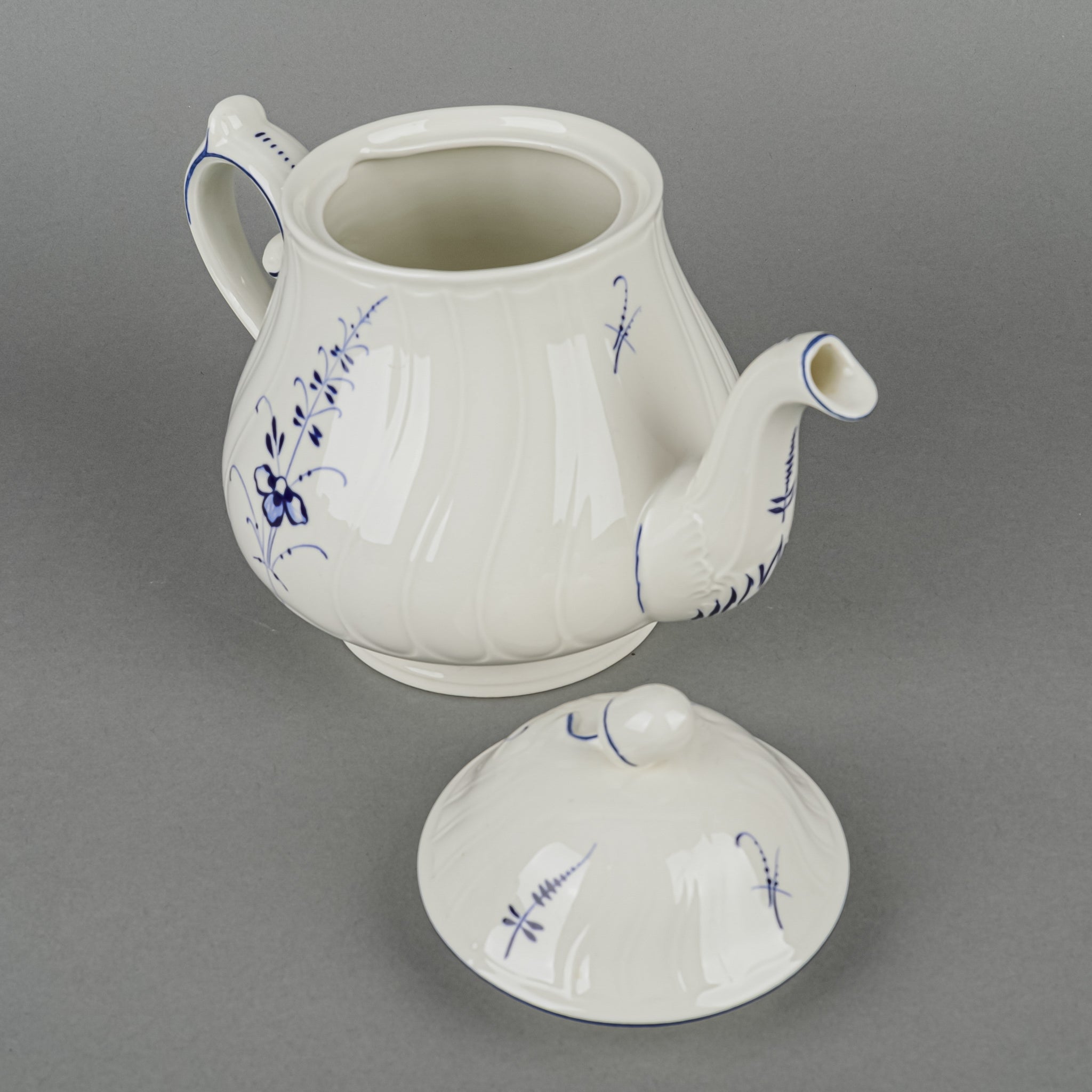 Villeroy & Boch Vieux Luxembourg Teapot with Lid and Creamer - Elegant Porcelain Tea Set for Afternoon Tea & Home Decor