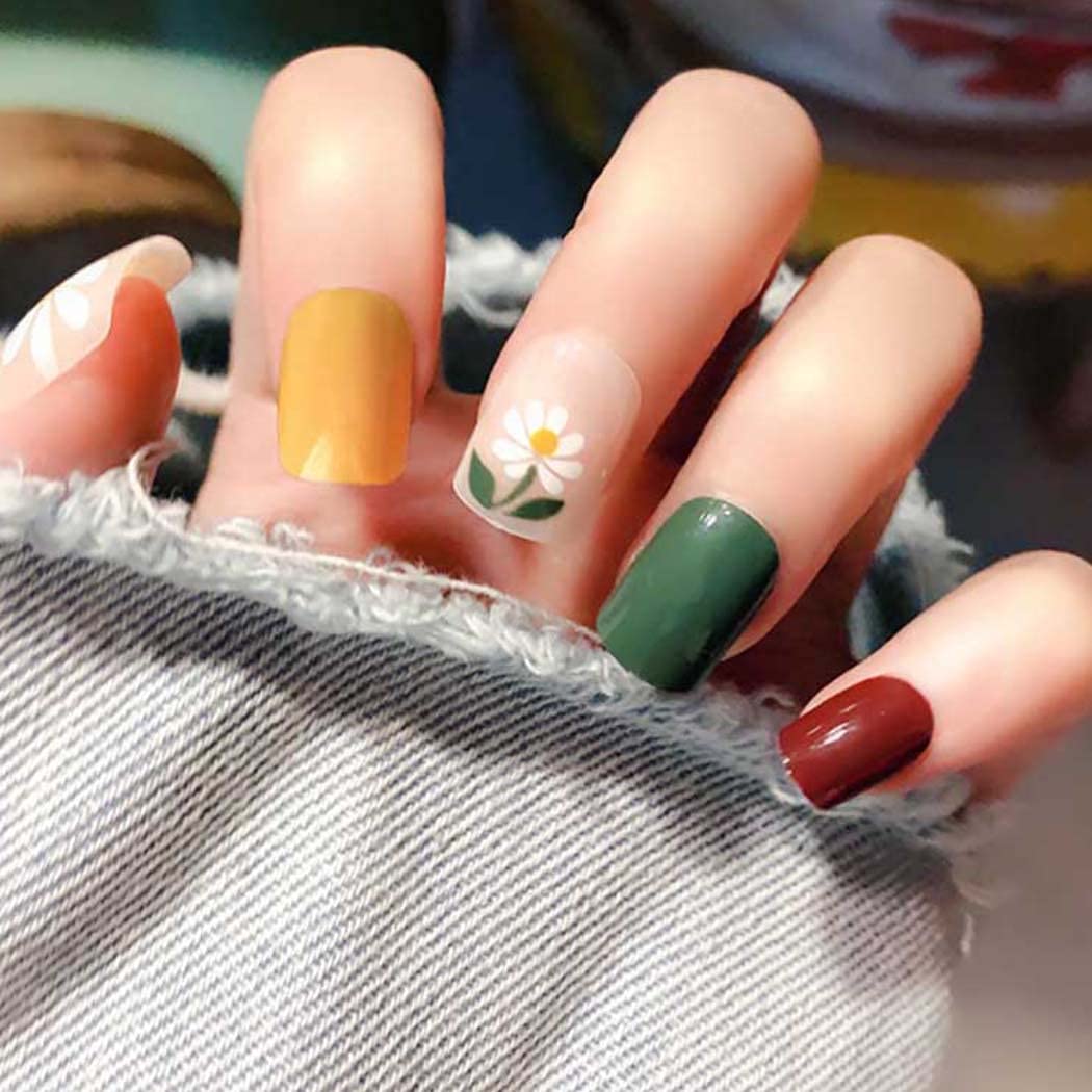 Ursumy Green Daisy Acrylic Press on Nails - 24Pcs Square False Nails with Flower Design, Full Cover Nail Tips for Women & Girls | Perfect for Parties, Weddings & Everyday Wear