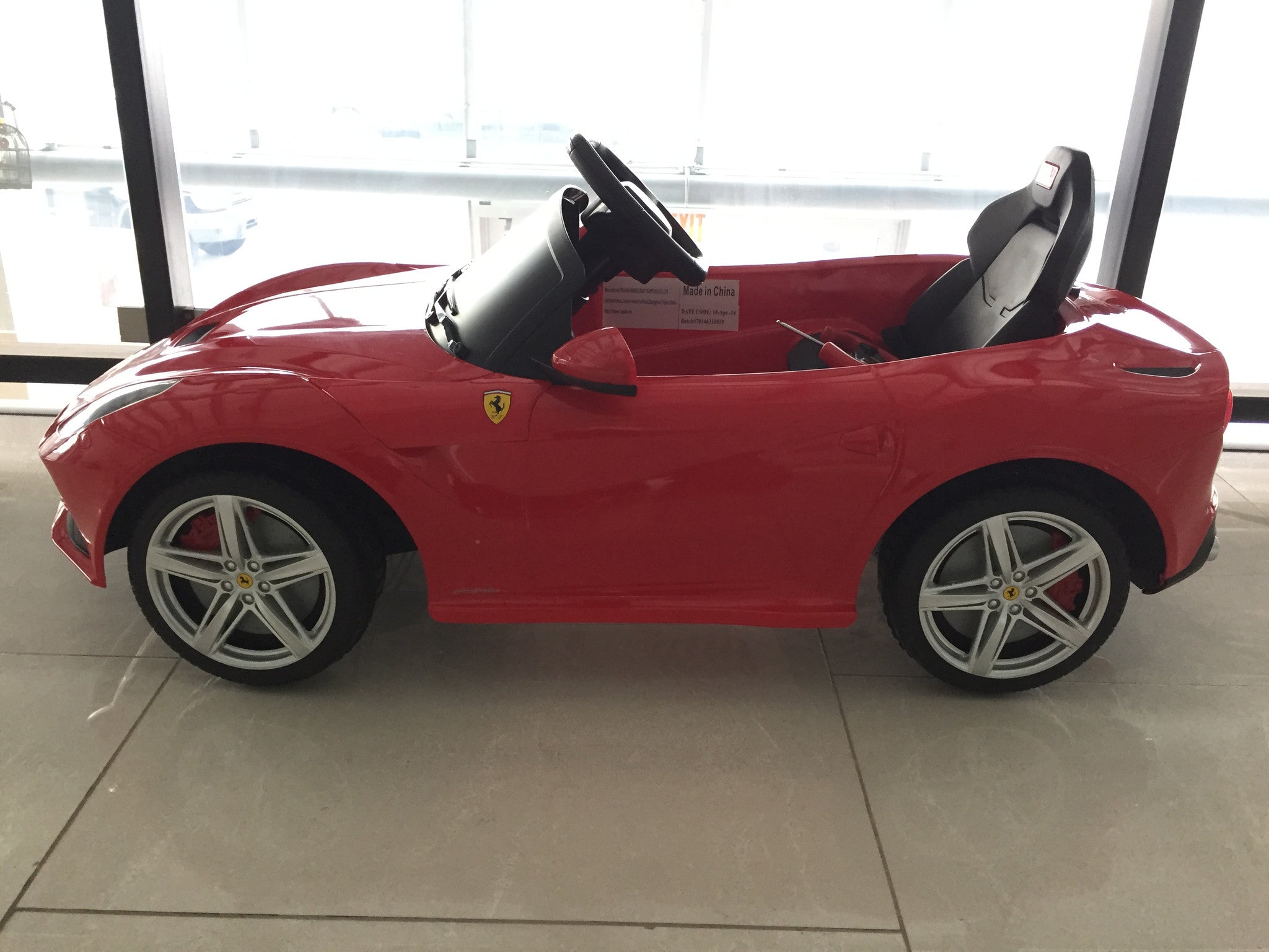 12V Ferrari F12 Kids Ride-On Car - Electric Toy Car with Remote Control, LED Lights & Music - Perfect for Outdoor Play, Birthday Gifts & Toddler Pretend Driving Fun